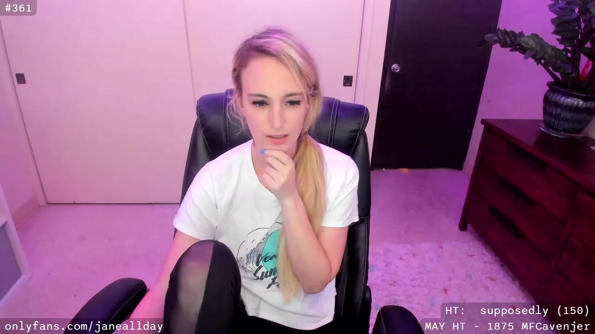Gallery image thumbnail from JaneAllDay's myfreecams stream on, 05/08/2023, 04:36 image 14 of 20