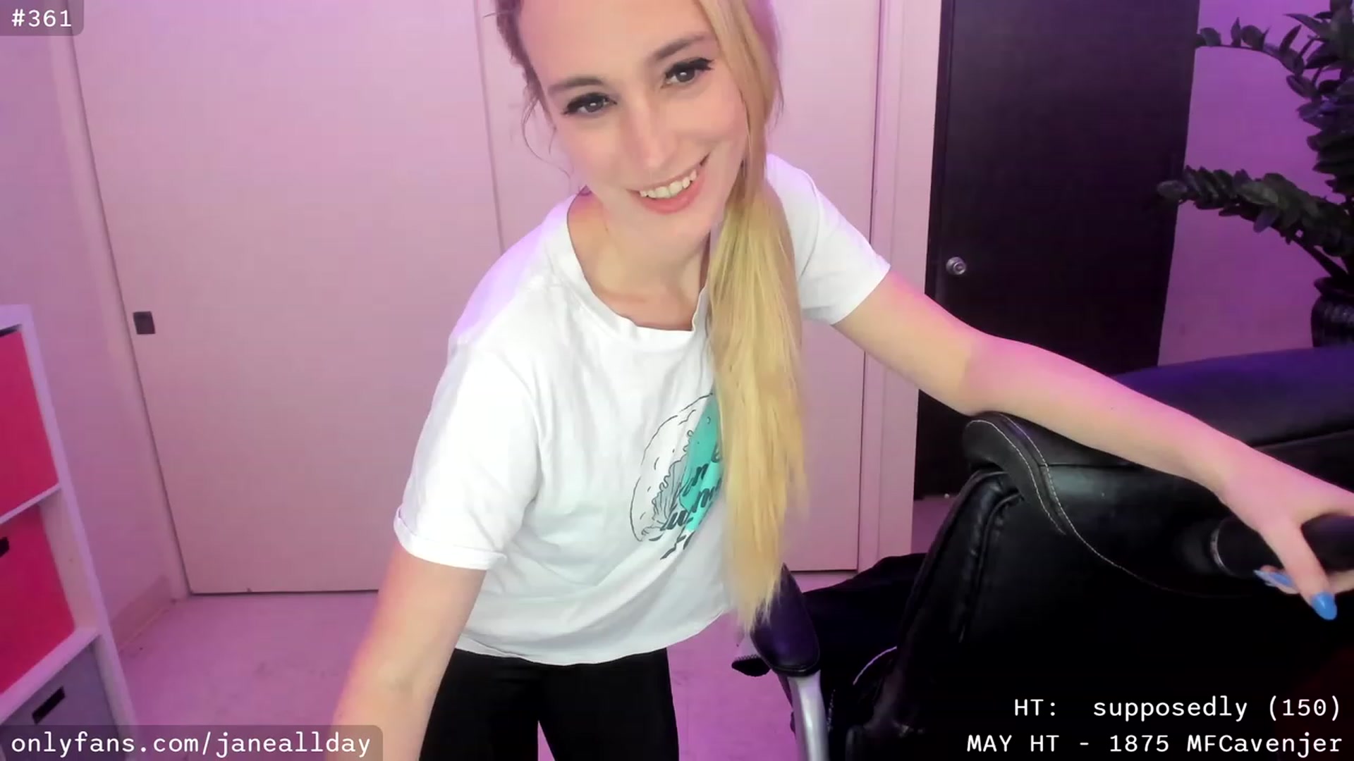 Gallery image thumbnail from JaneAllDay's myfreecams stream on, 05/08/2023, 04:36 image 10 of 20