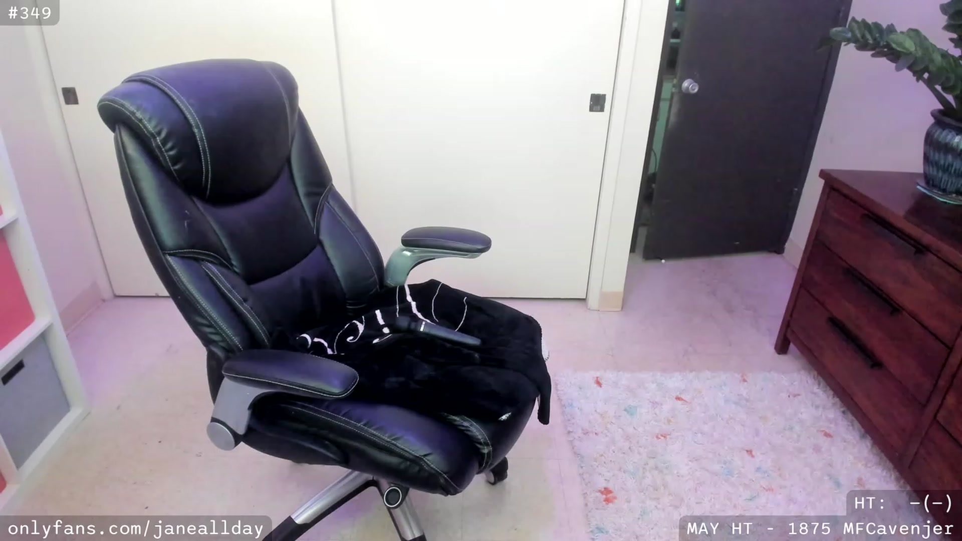 Gallery image thumbnail from JaneAllDay's myfreecams stream on, 05/09/2023, 05:58 image 2 of 20