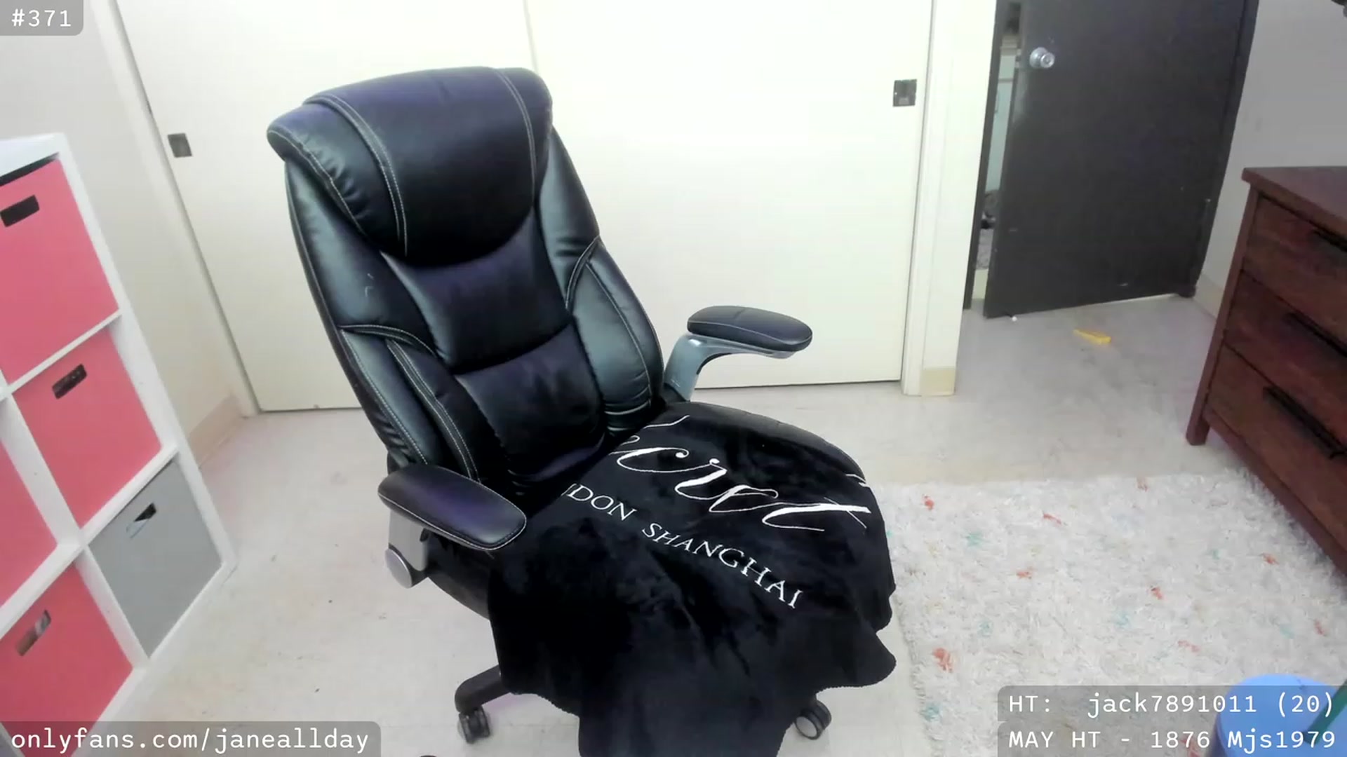 Gallery image thumbnail from JaneAllDay's myfreecams stream on, 05/12/2023, 22:43 image 3 of 20