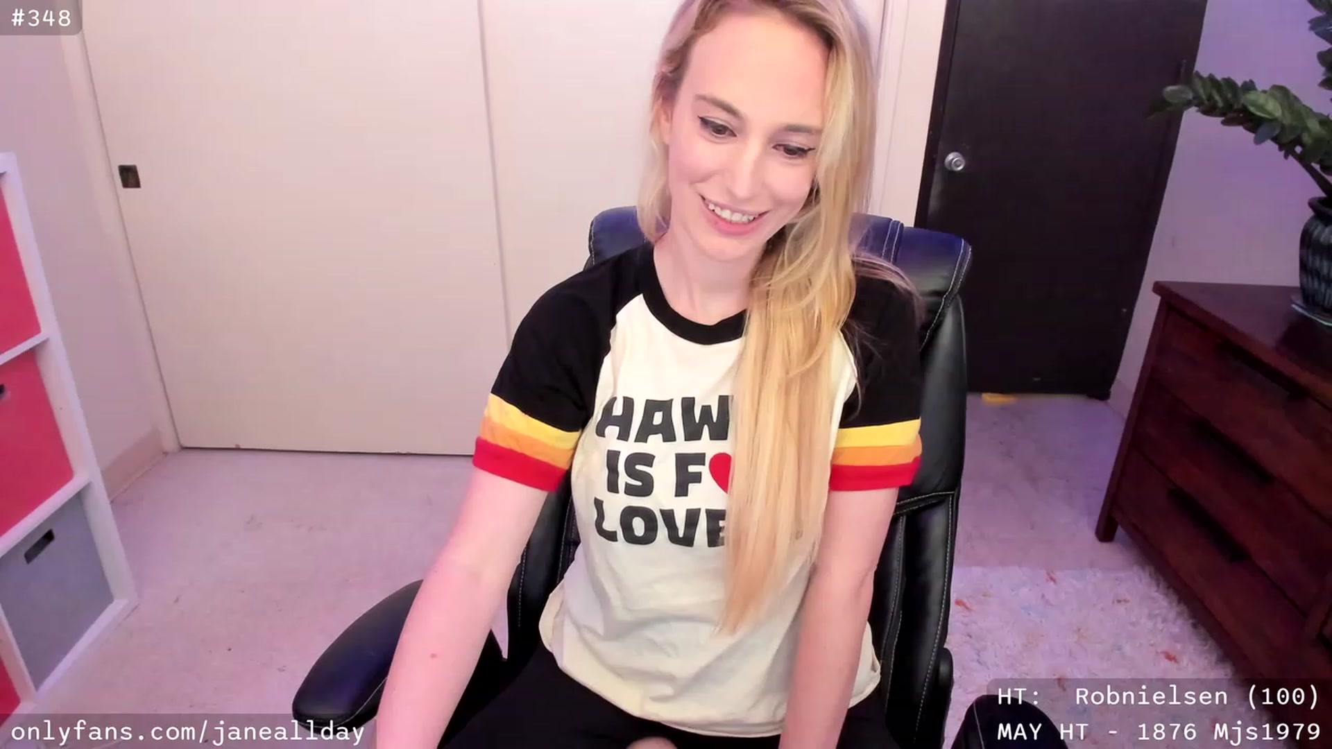 Gallery image thumbnail from JaneAllDay's myfreecams stream on, 05/17/2023, 04:15 image 13 of 20