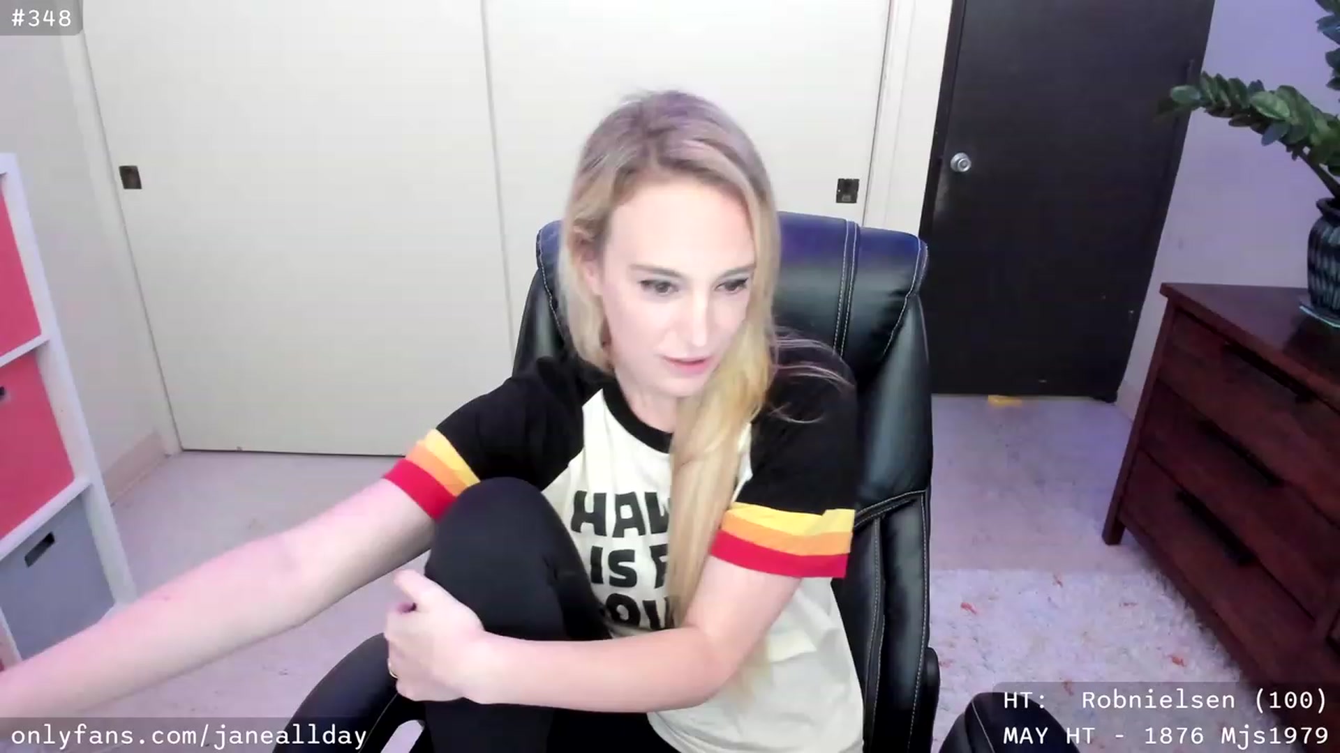 Gallery image thumbnail from JaneAllDay's myfreecams stream on, 05/17/2023, 04:15 image 15 of 20