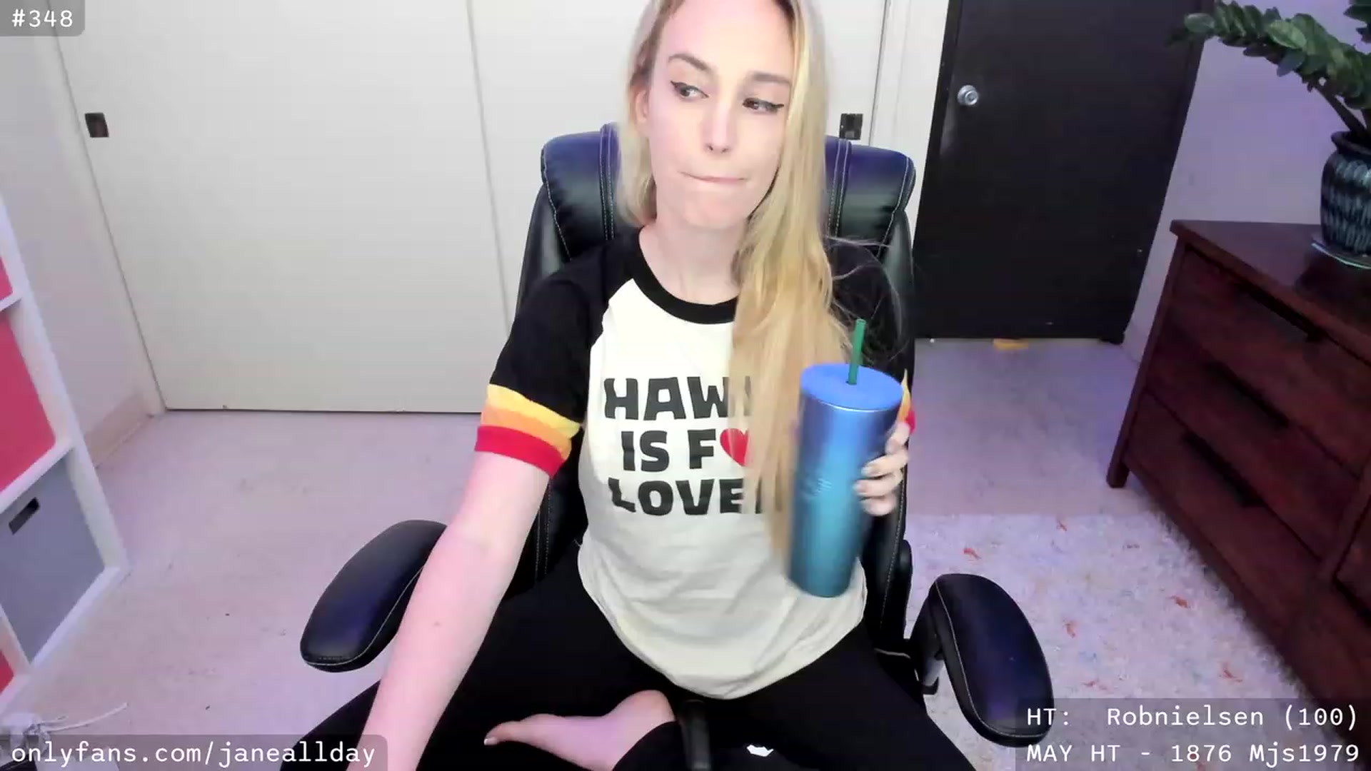 Gallery image thumbnail from JaneAllDay's myfreecams stream on, 05/17/2023, 04:15 image 8 of 20