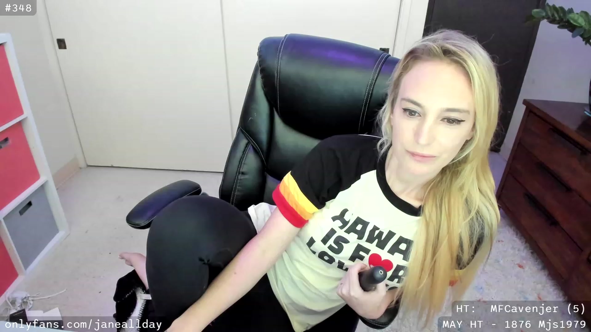 Gallery image thumbnail from JaneAllDay's myfreecams stream on, 05/17/2023, 04:15 image 5 of 20