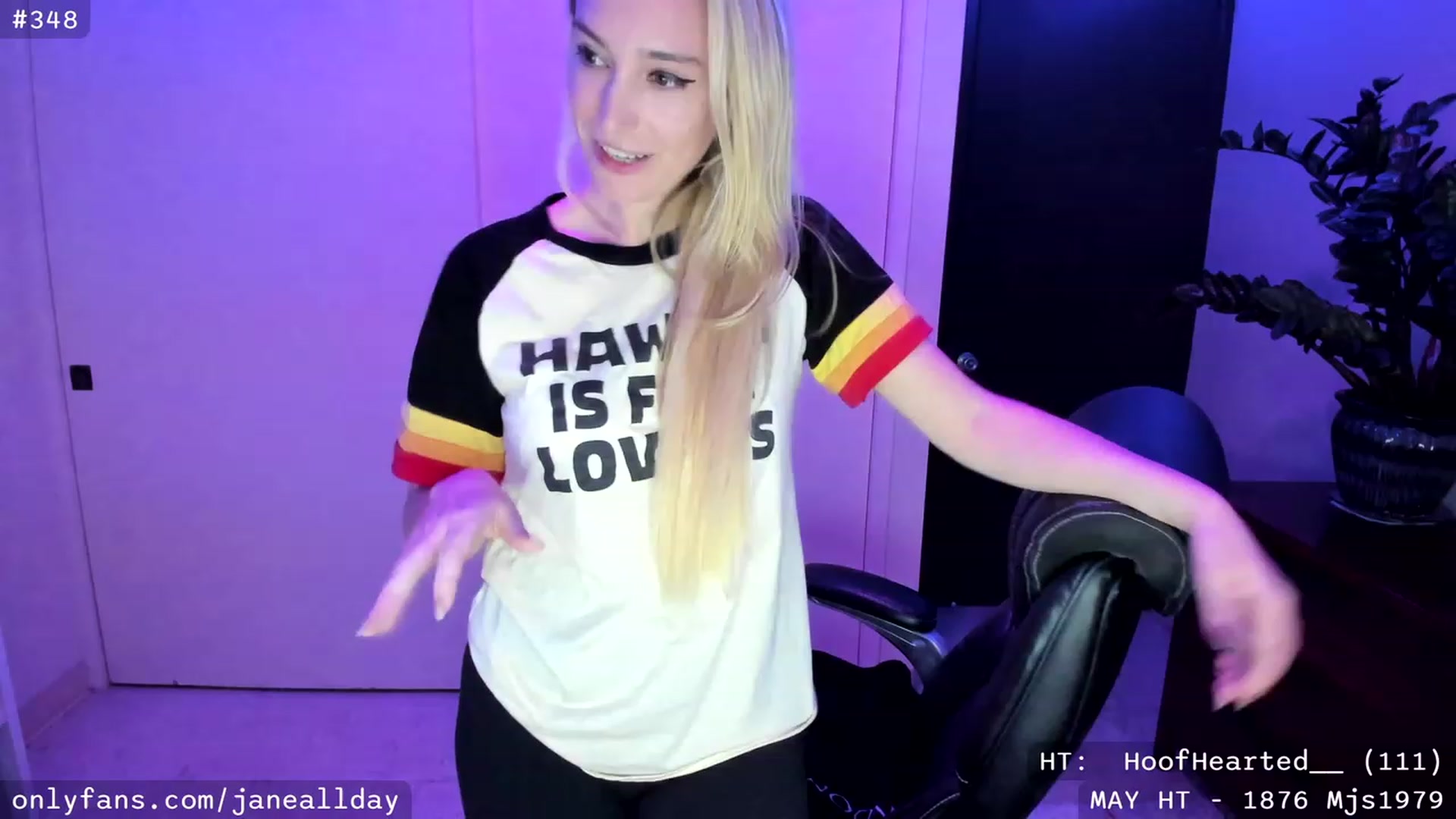 Gallery image thumbnail from JaneAllDay's myfreecams stream on, 05/17/2023, 05:16 image 18 of 20