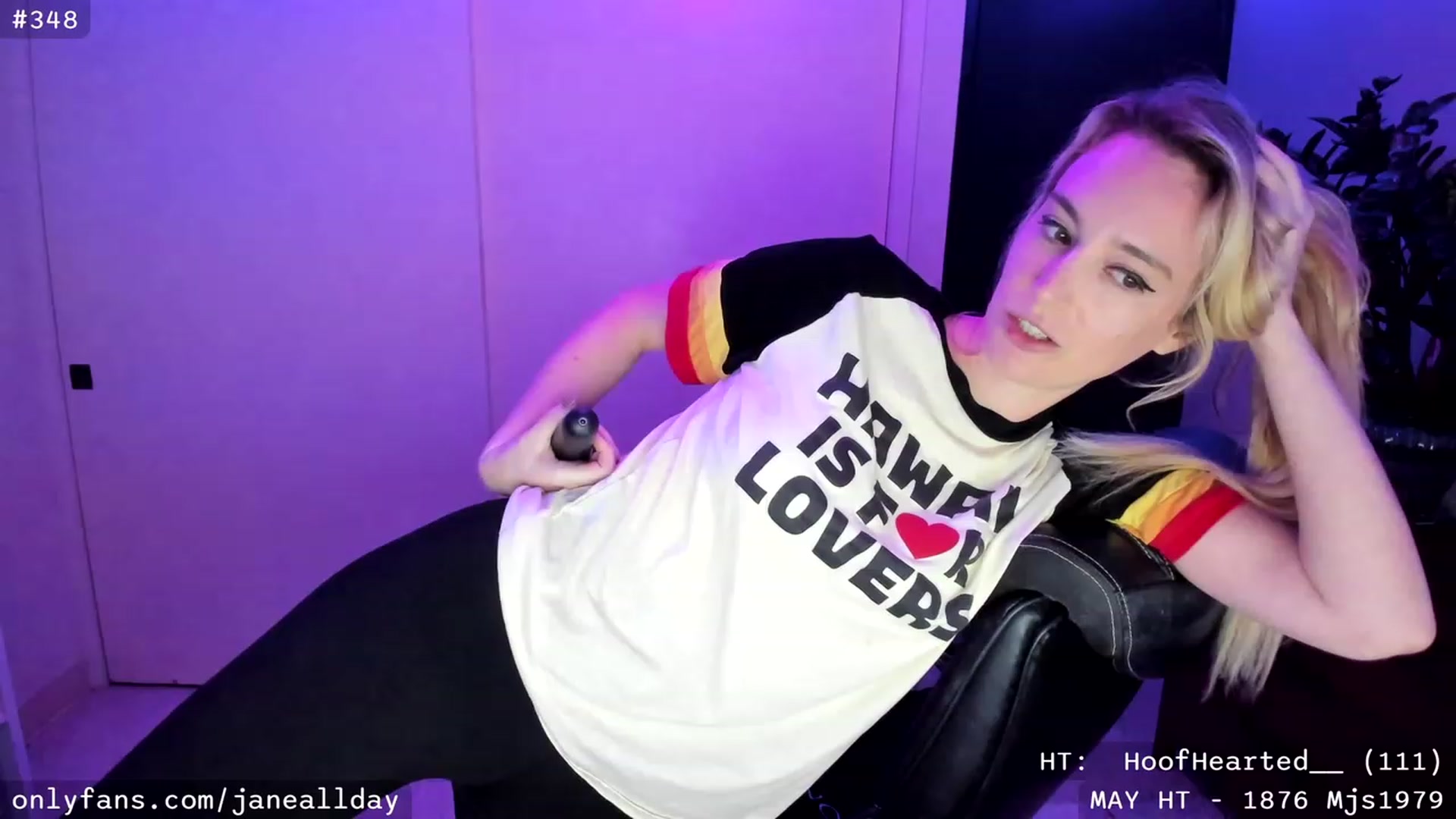 Gallery image thumbnail from JaneAllDay's myfreecams stream on, 05/17/2023, 05:16 image 17 of 20