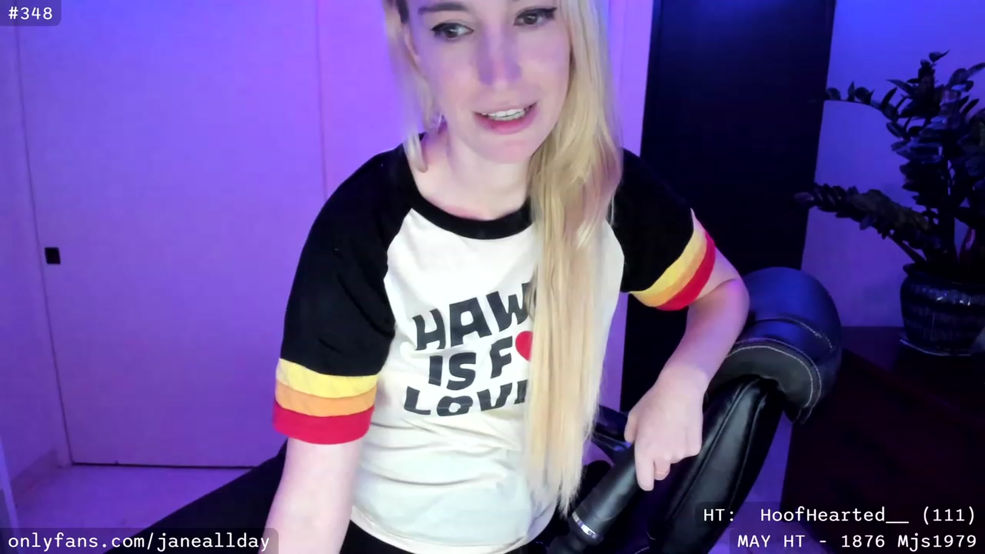 Gallery image thumbnail from JaneAllDay's myfreecams stream on, 05/17/2023, 05:16 image 16 of 20