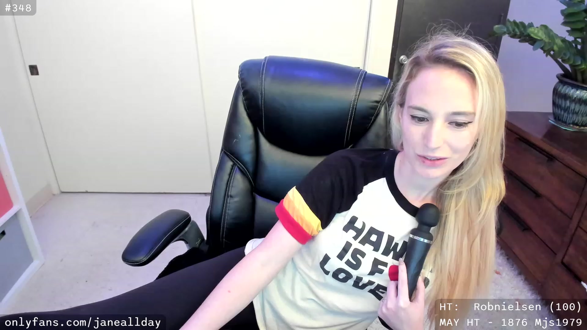 Gallery image thumbnail from JaneAllDay's myfreecams stream on, 05/17/2023, 05:16 image 2 of 20