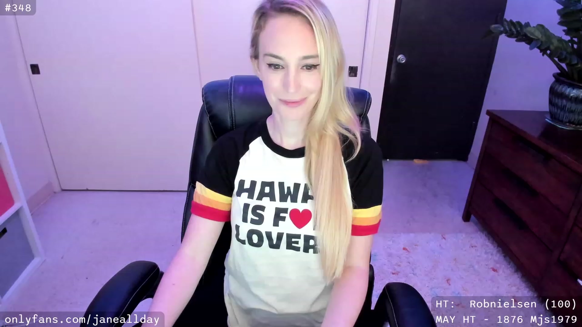 Gallery image thumbnail from JaneAllDay's myfreecams stream on, 05/17/2023, 05:16 image 4 of 20
