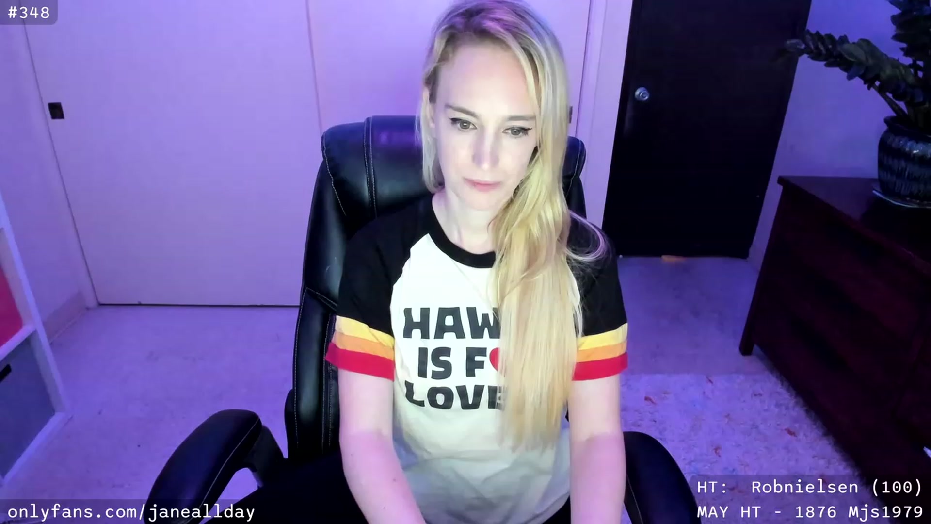 Gallery image thumbnail from JaneAllDay's myfreecams stream on, 05/17/2023, 05:16 image 10 of 20