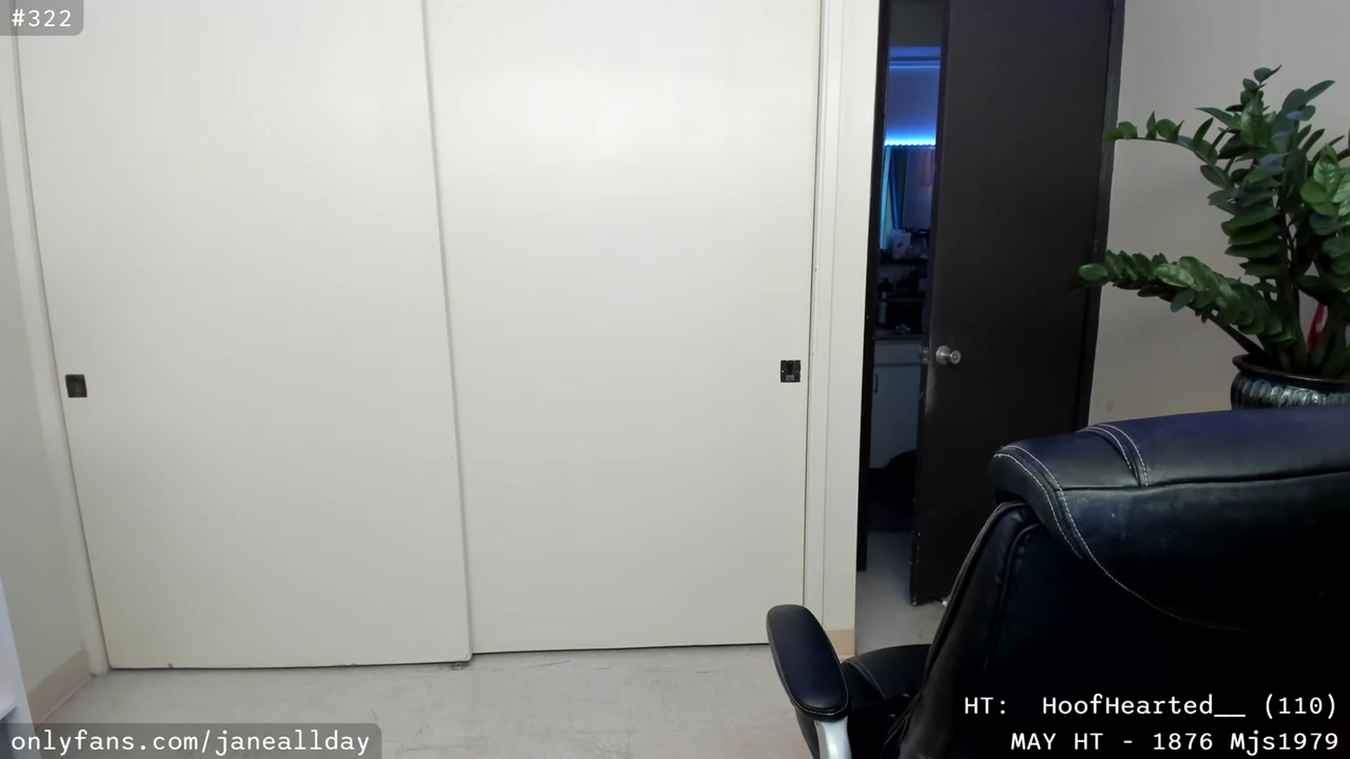 Gallery image thumbnail from JaneAllDay's myfreecams stream on, 05/18/2023, 06:25 image 1 of 20