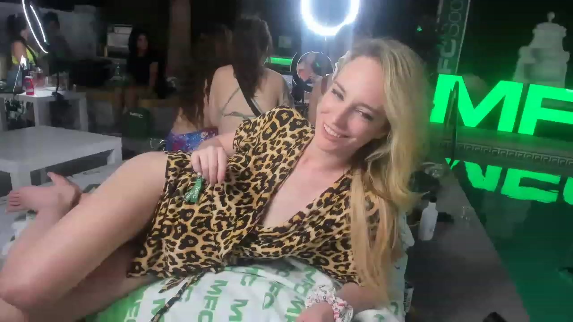 Gallery image thumbnail from JaneAllDay's myfreecams stream on, 05/25/2023, 04:54 image 4 of 20