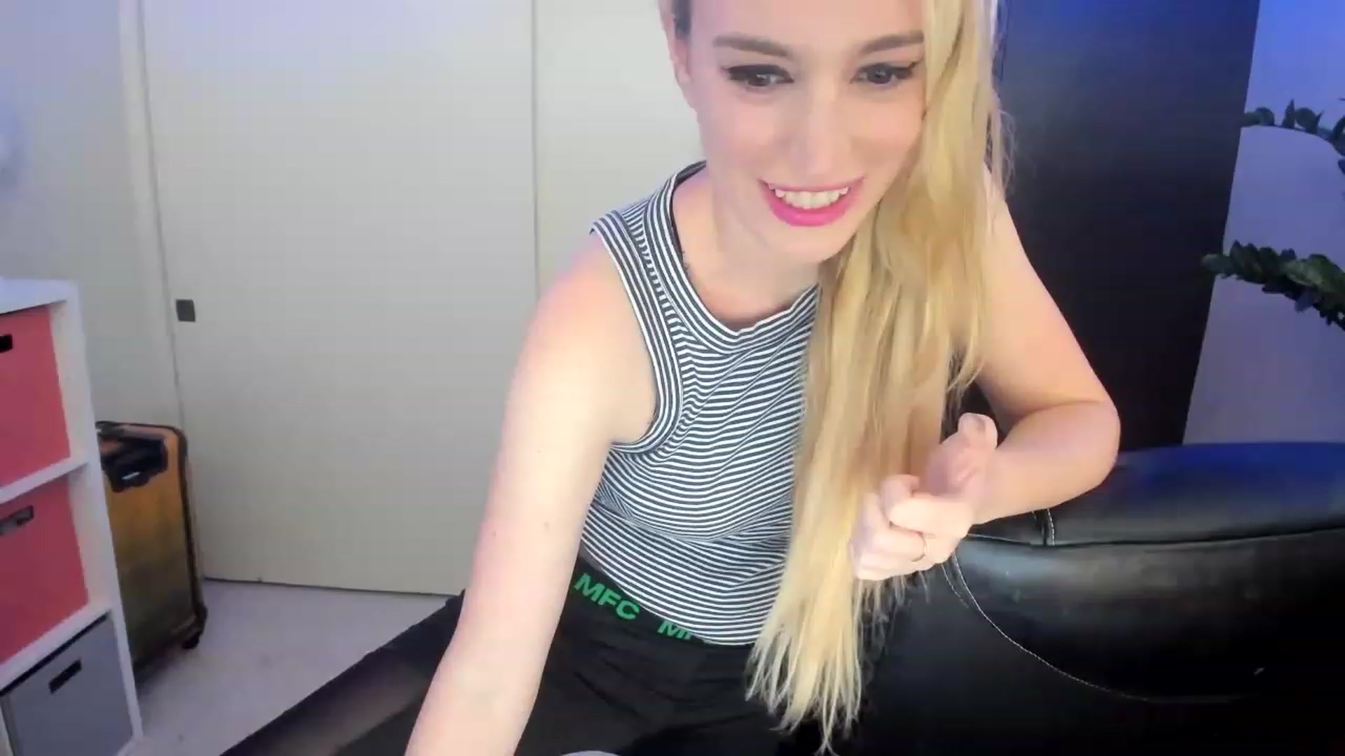 Gallery image thumbnail from JaneAllDay's myfreecams stream on, 05/29/2023, 04:56 image 1 of 20