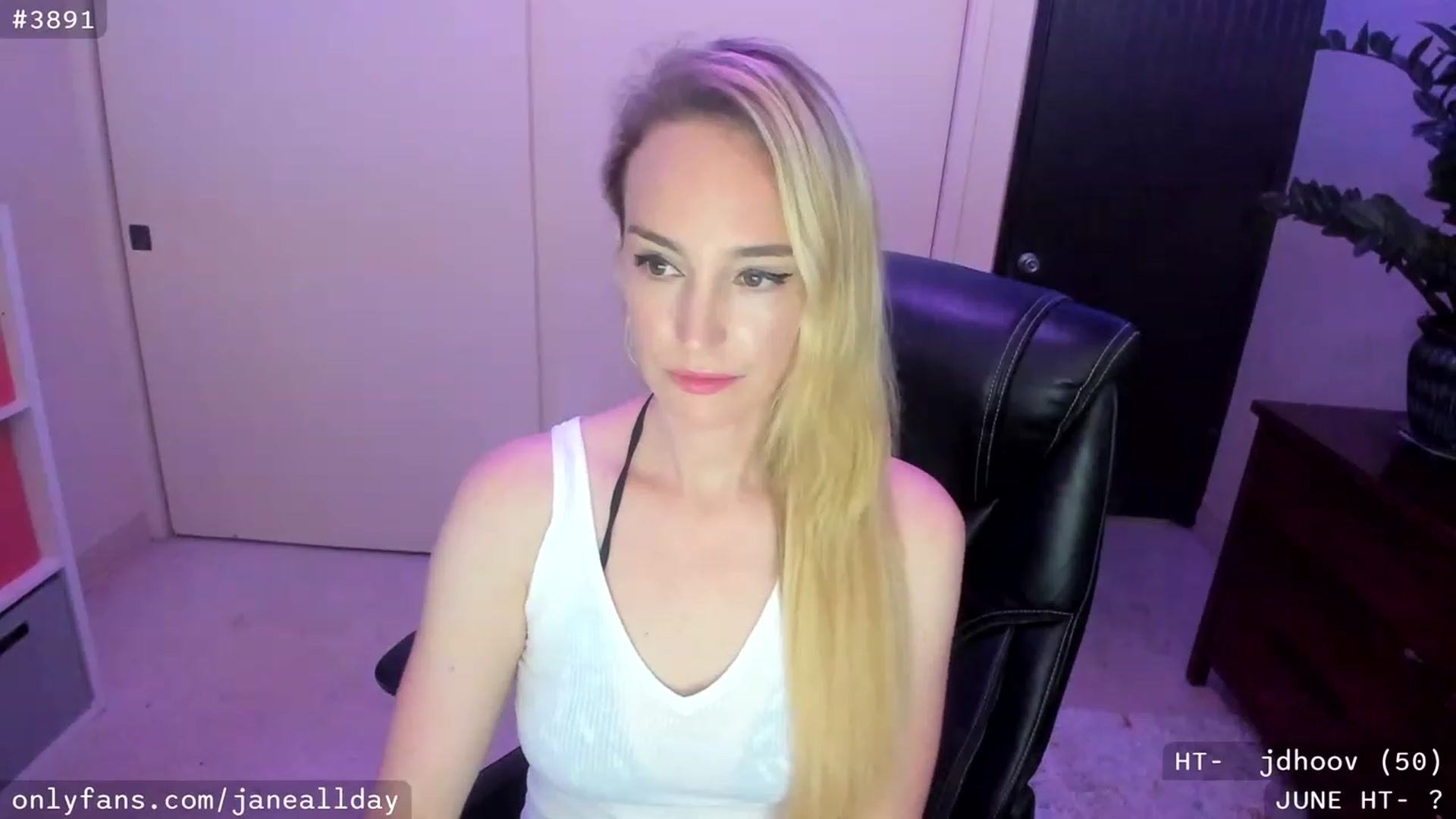 Gallery image thumbnail from JaneAllDay's myfreecams stream on, 06/02/2023, 06:12 image 7 of 20