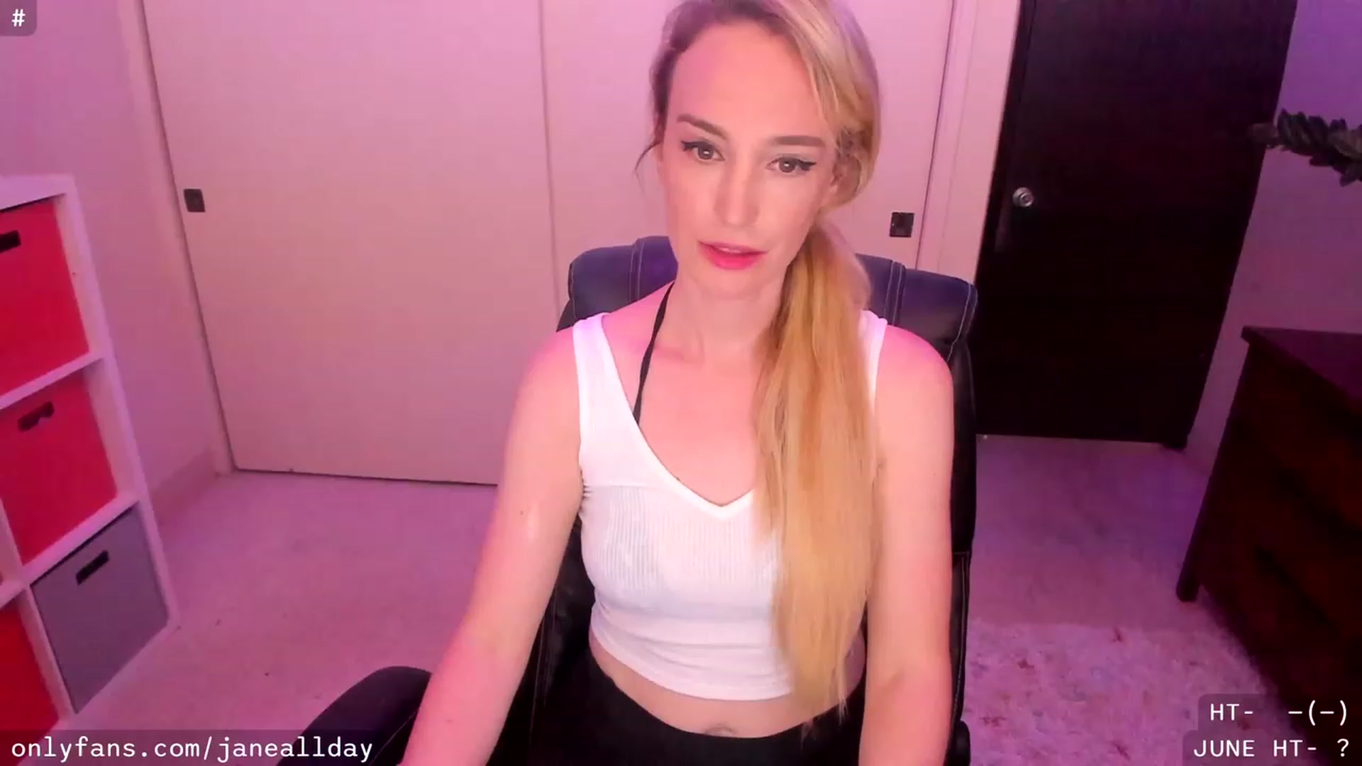 Gallery image thumbnail from JaneAllDay's myfreecams stream on, 06/02/2023, 06:12 image 1 of 20