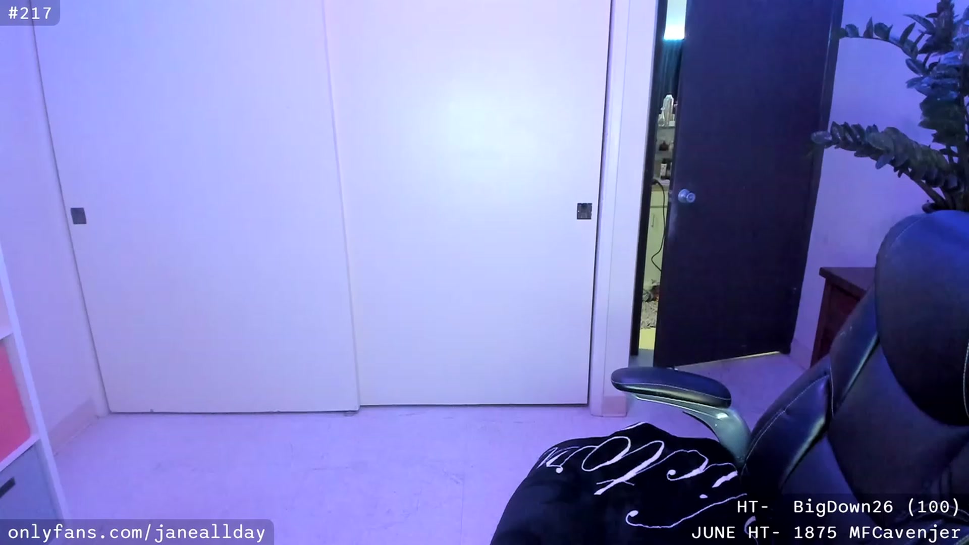 Gallery image thumbnail from JaneAllDay's myfreecams stream on, 06/04/2023, 08:20 image 9 of 20