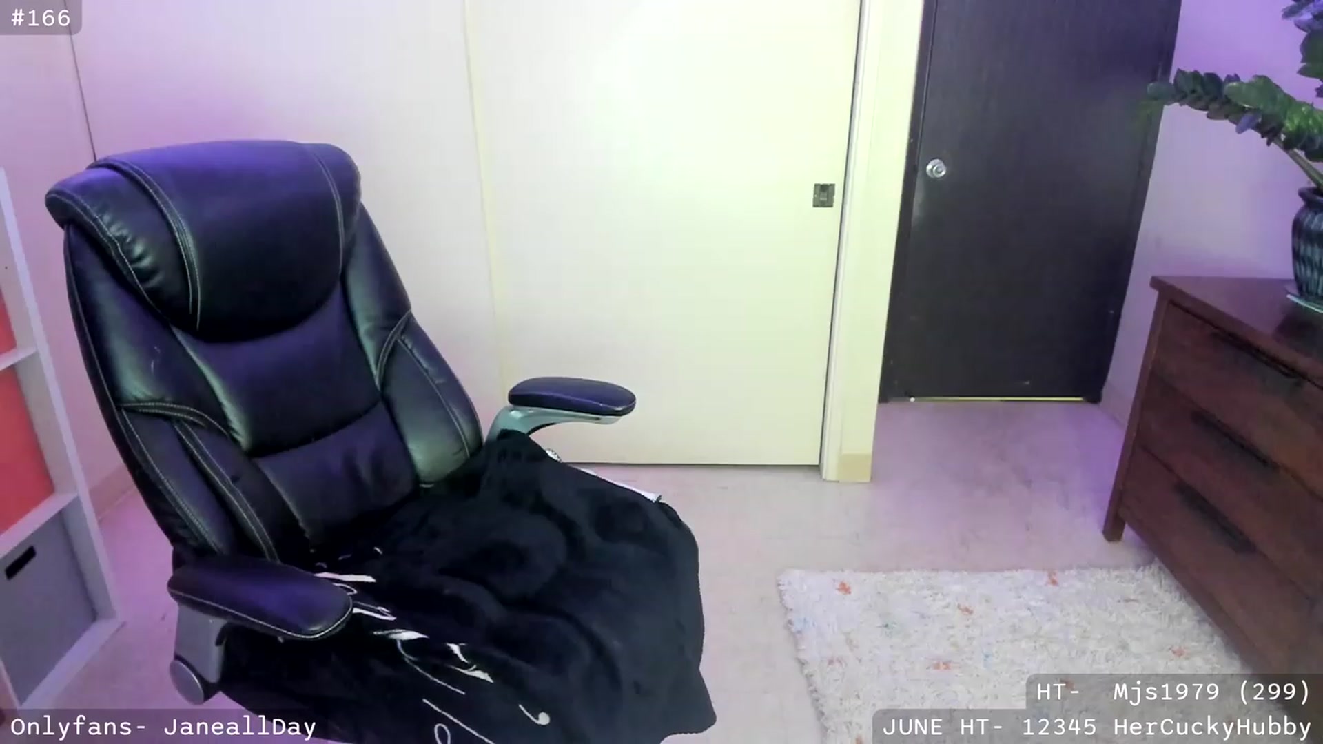 Gallery image thumbnail from JaneAllDay's myfreecams stream on, 06/10/2023, 05:52 image 17 of 20