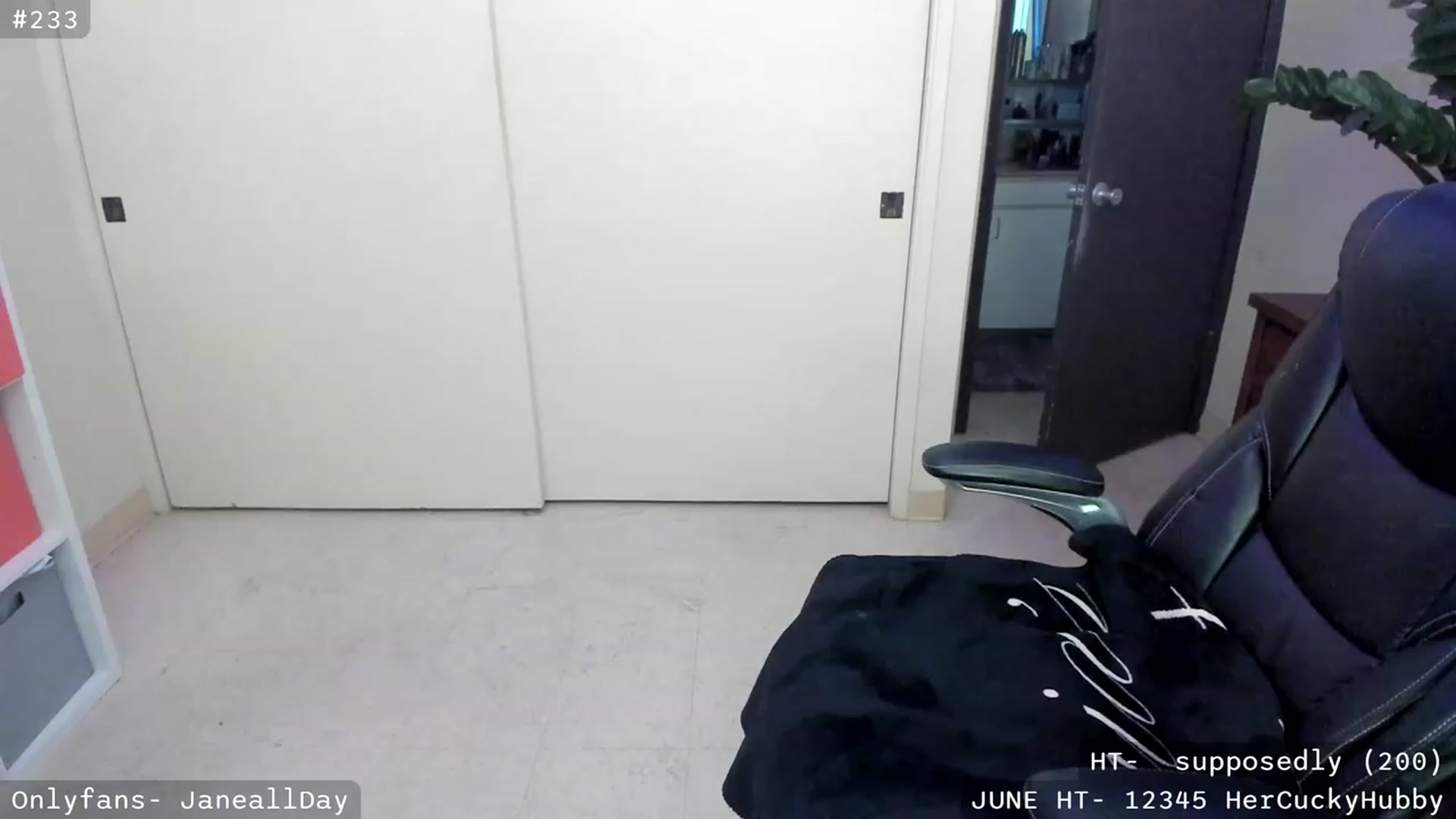 Gallery image thumbnail from JaneAllDay's myfreecams stream on, 06/14/2023, 03:57 image 13 of 20