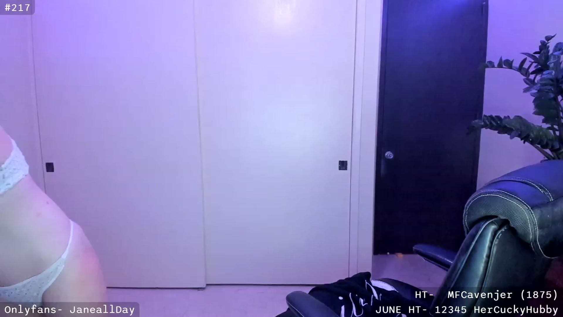 Gallery image thumbnail from JaneAllDay's myfreecams stream on, 06/14/2023, 06:45 image 2 of 20