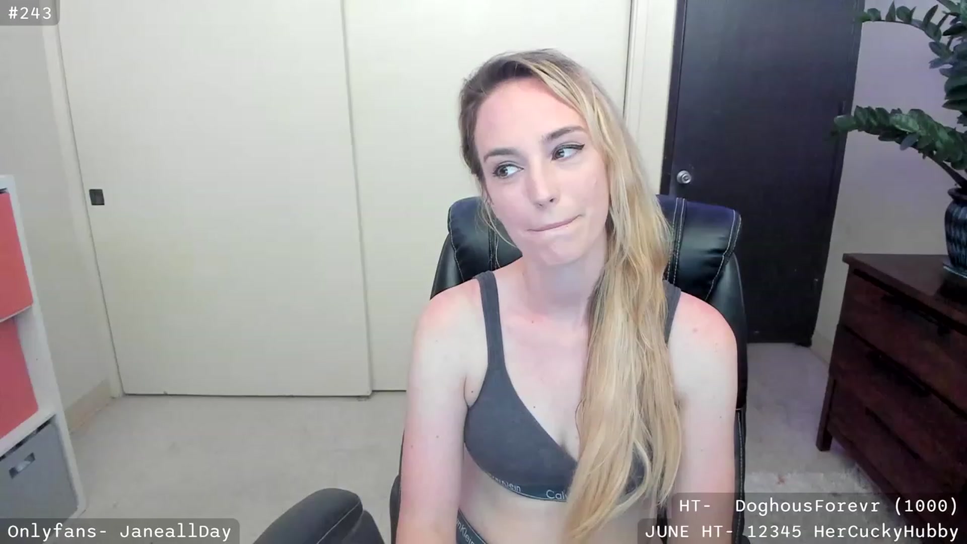 Gallery image thumbnail from JaneAllDay's myfreecams stream on, 06/17/2023, 02:06 image 20 of 20