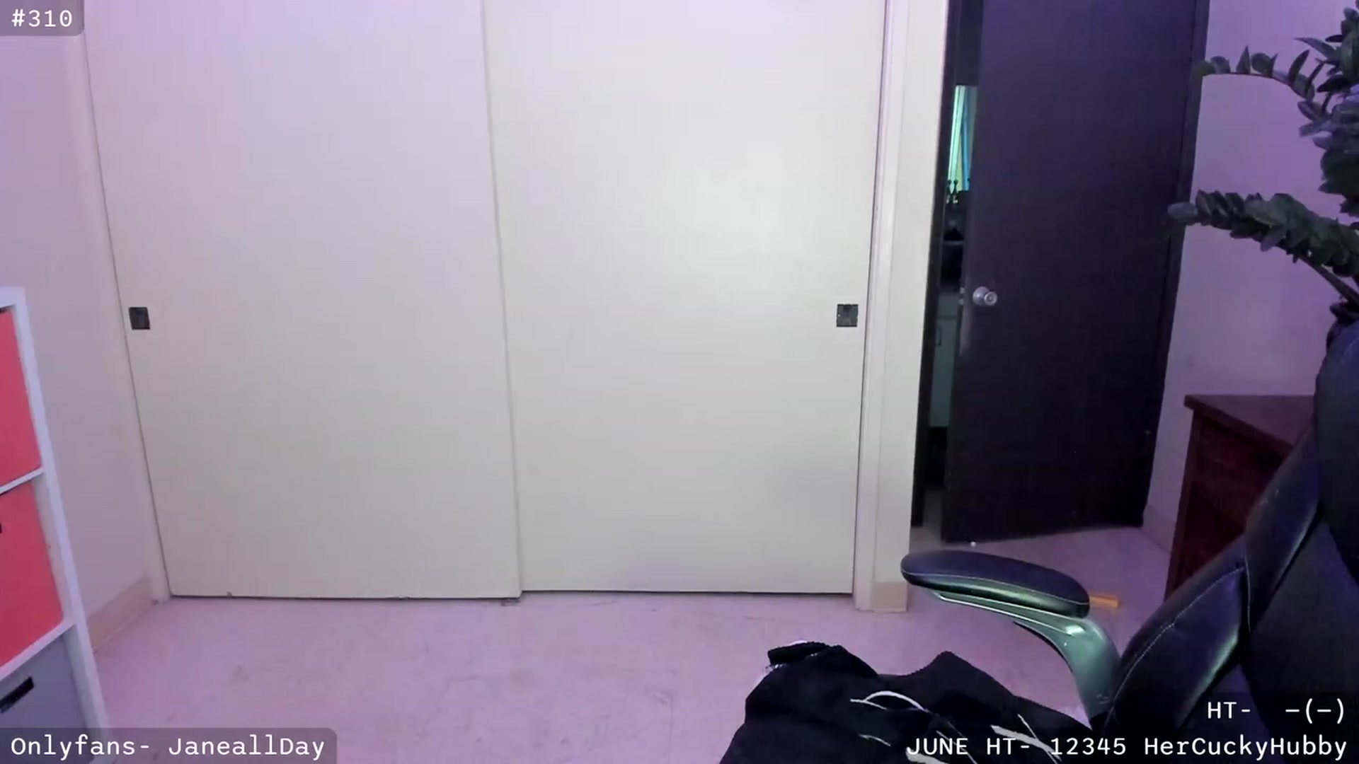 Gallery image thumbnail from JaneAllDay's myfreecams stream on, 06/19/2023, 05:07 image 7 of 20