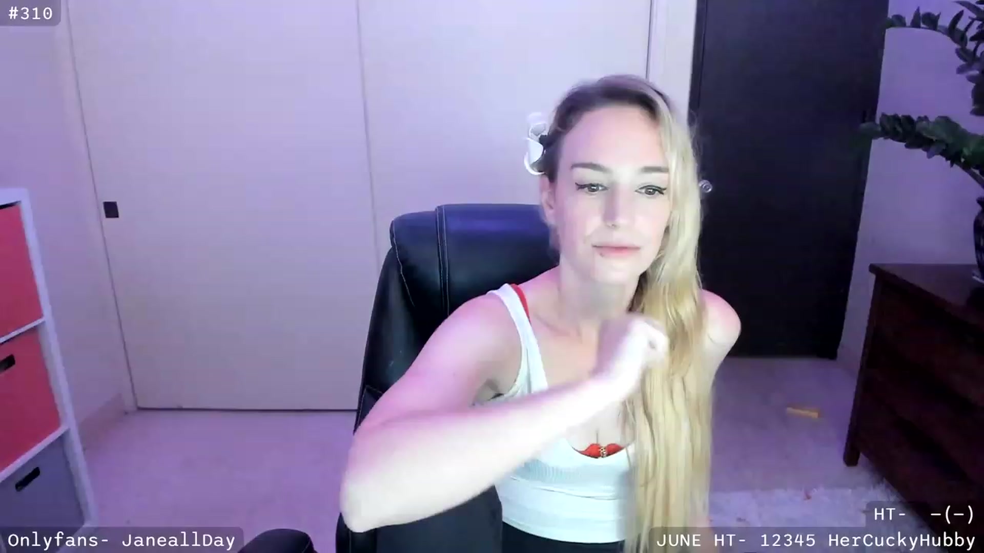 Gallery image thumbnail from JaneAllDay's myfreecams stream on, 06/19/2023, 05:07 image 2 of 20