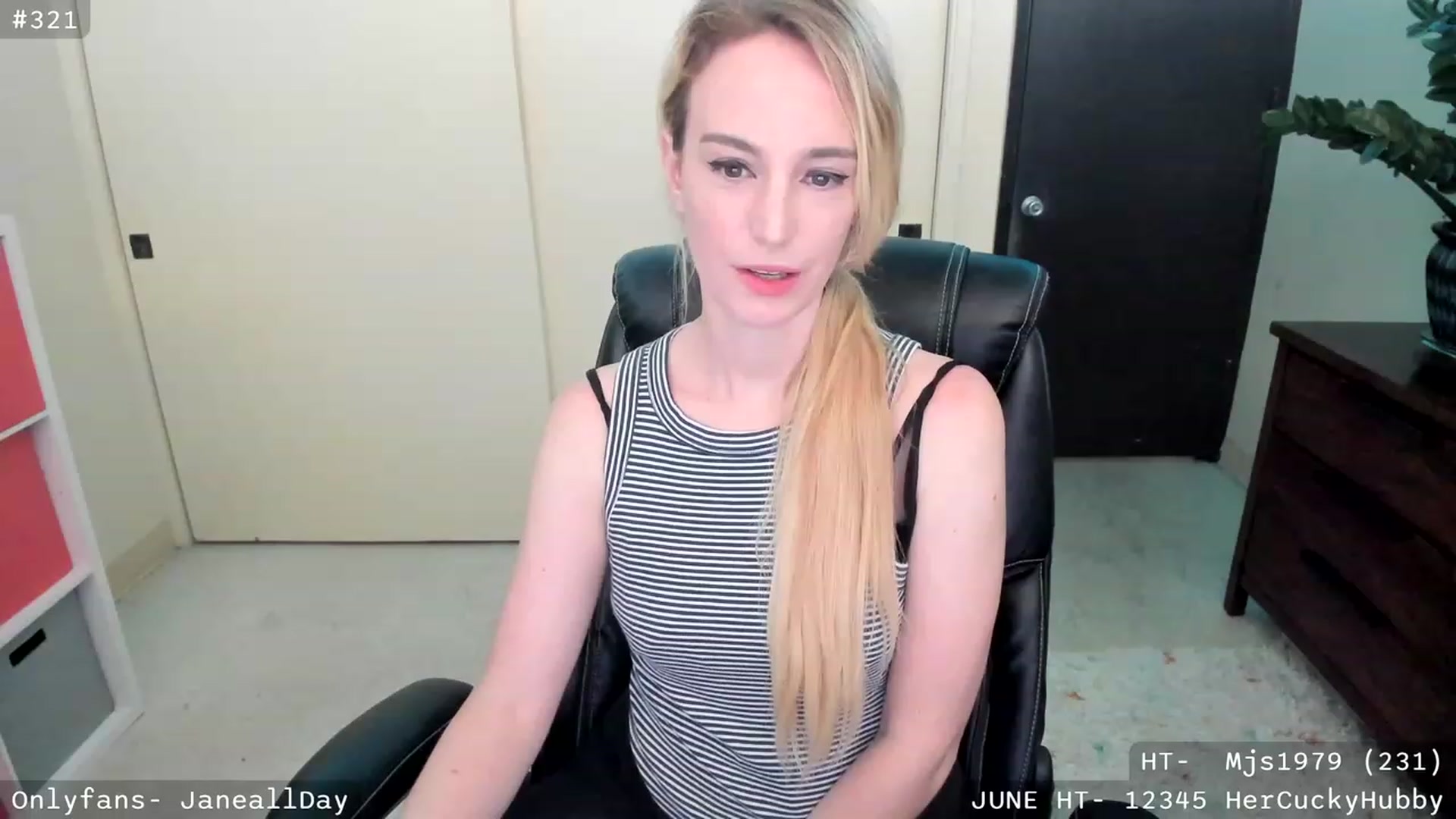 Gallery image thumbnail from JaneAllDay's myfreecams stream on, 06/20/2023, 04:58 image 10 of 20