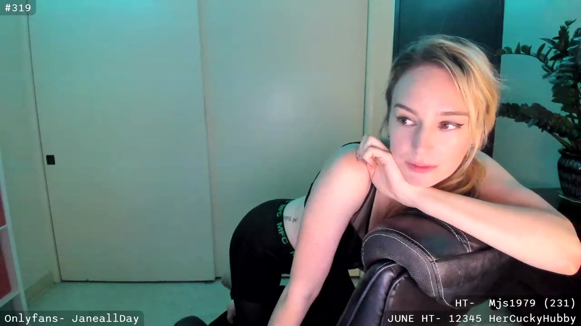 Gallery image thumbnail from JaneAllDay's myfreecams stream on, 06/20/2023, 06:26 image 10 of 20