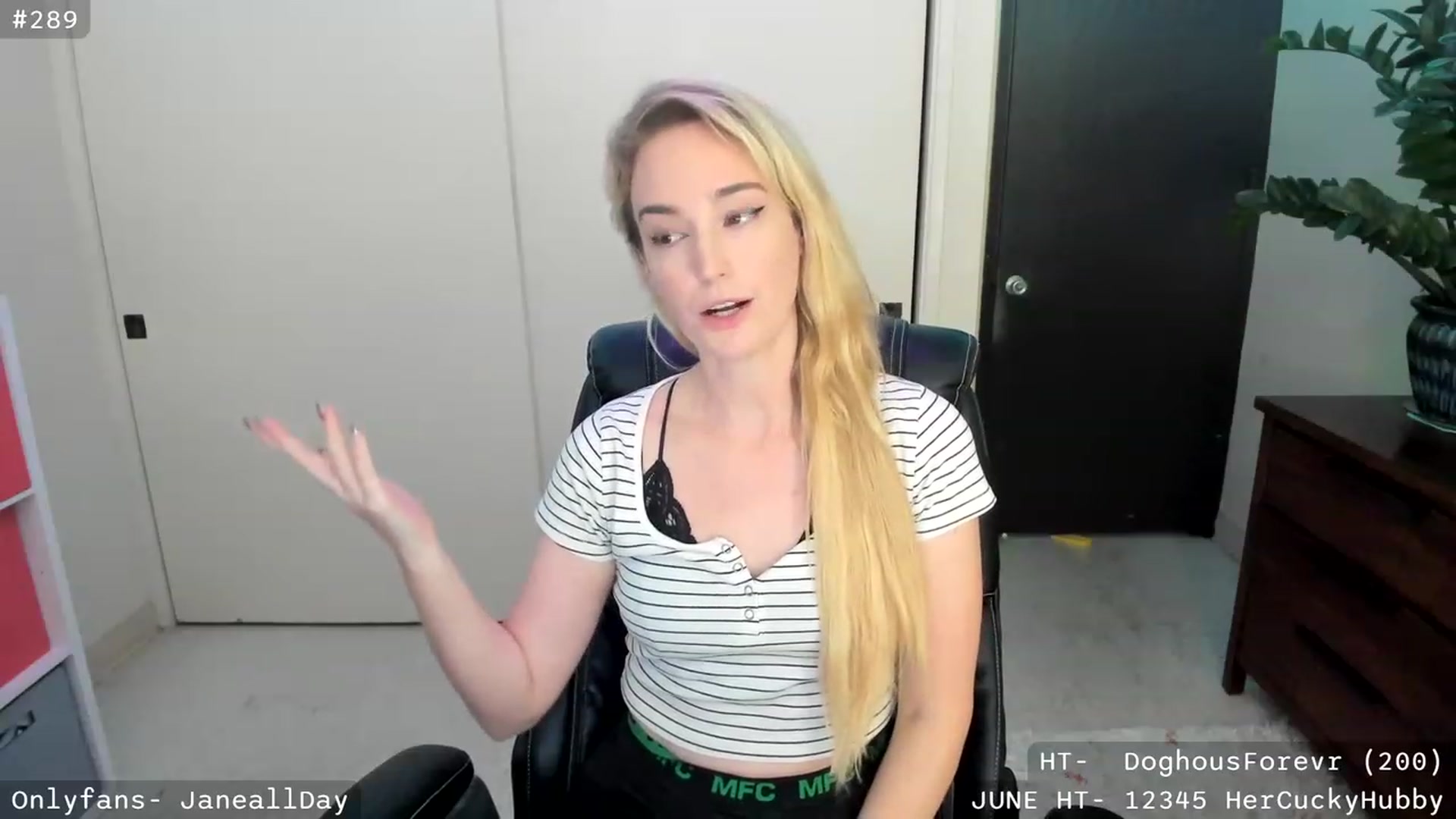 Gallery image thumbnail from JaneAllDay's myfreecams stream on, 06/21/2023, 06:21 image 5 of 20