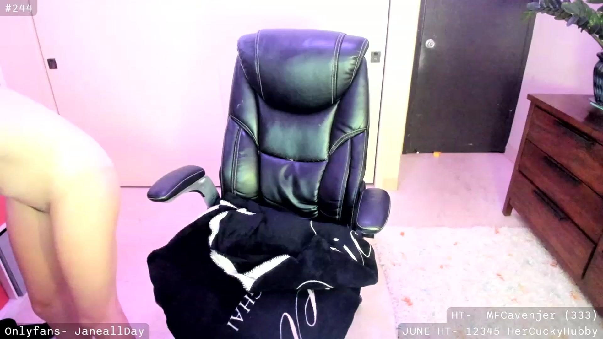 Gallery image thumbnail from JaneAllDay's myfreecams stream on, 06/26/2023, 07:53 image 16 of 20