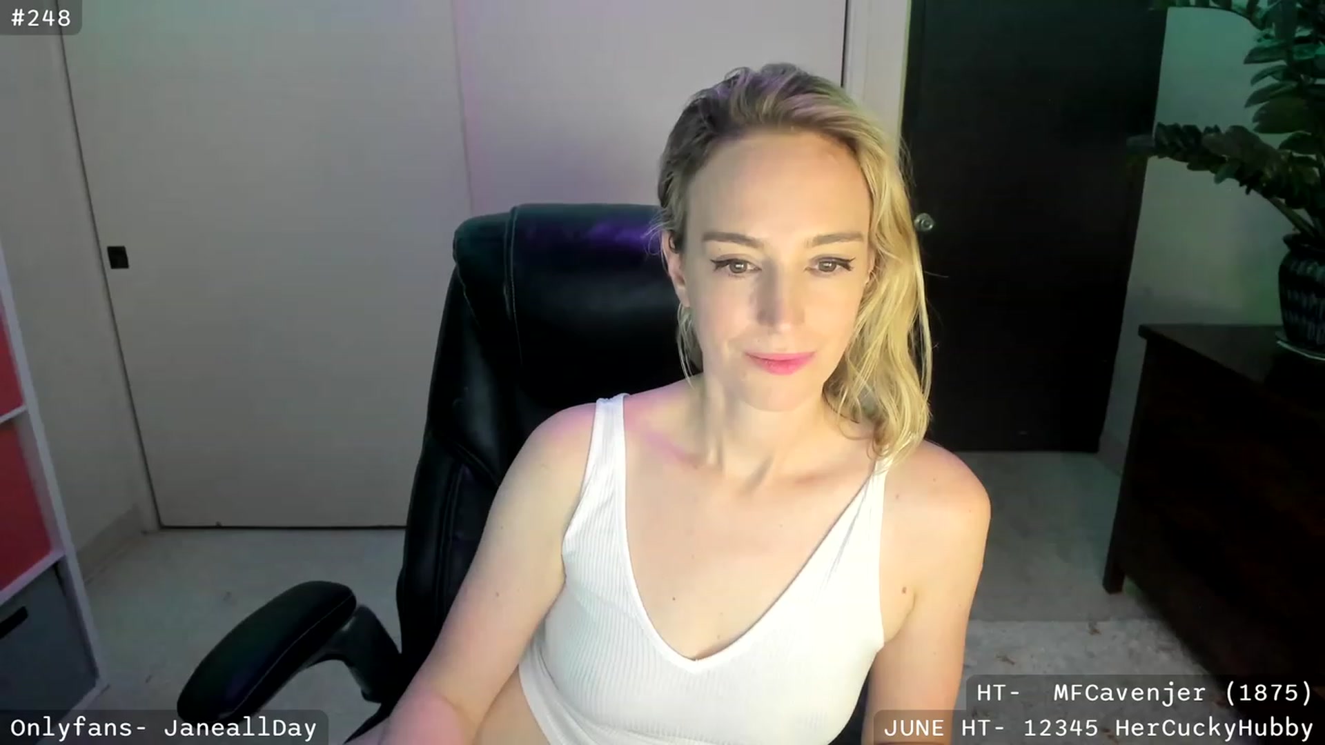 Gallery image thumbnail from JaneAllDay's myfreecams stream on, 06/27/2023, 06:48 image 19 of 20