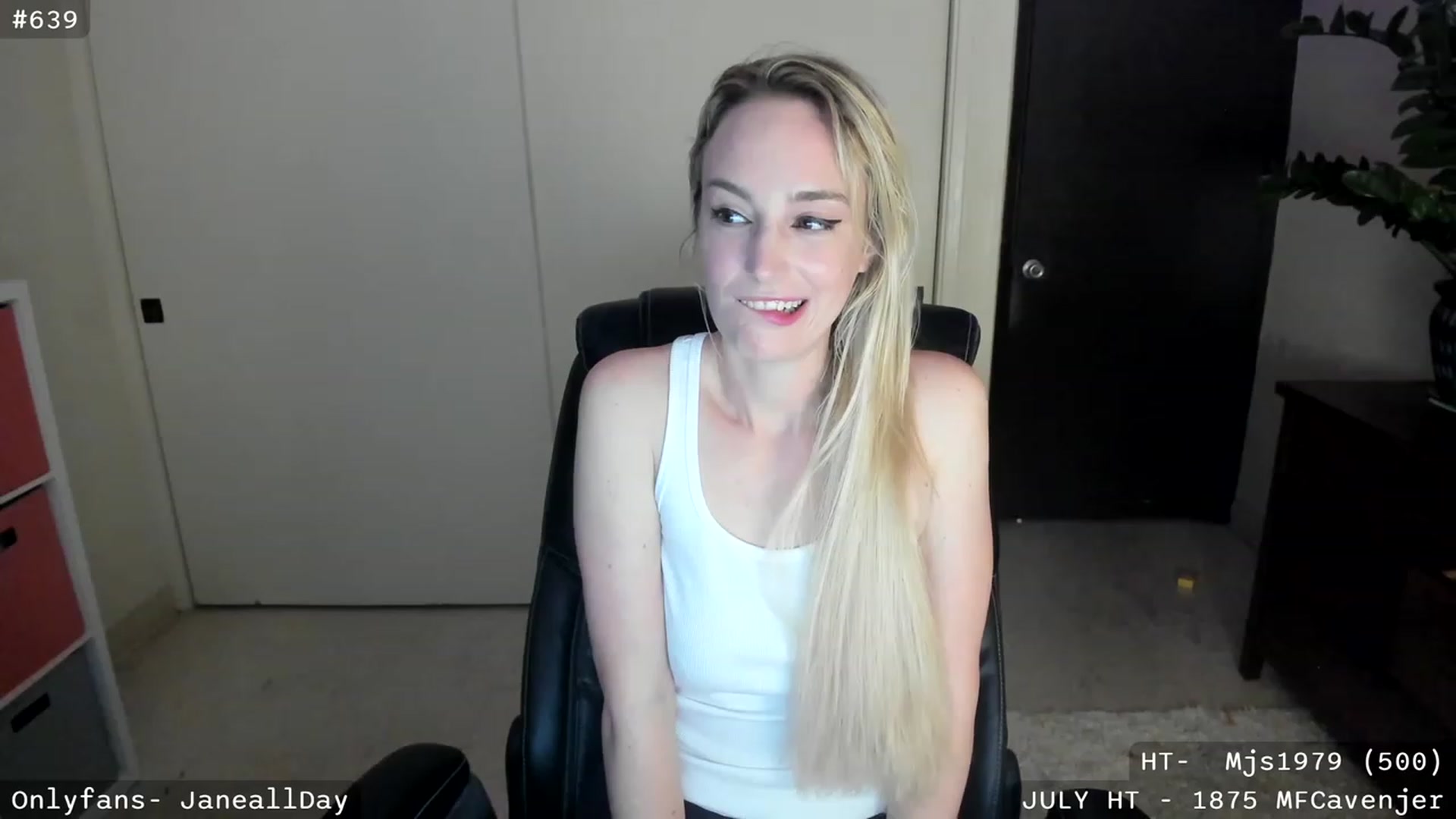 Gallery image thumbnail from JaneAllDay's myfreecams stream on, 07/04/2023, 05:06 image 18 of 20