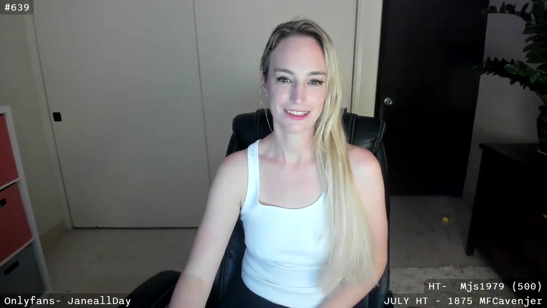 Gallery image thumbnail from JaneAllDay's myfreecams stream on, 07/04/2023, 05:06 image 16 of 20