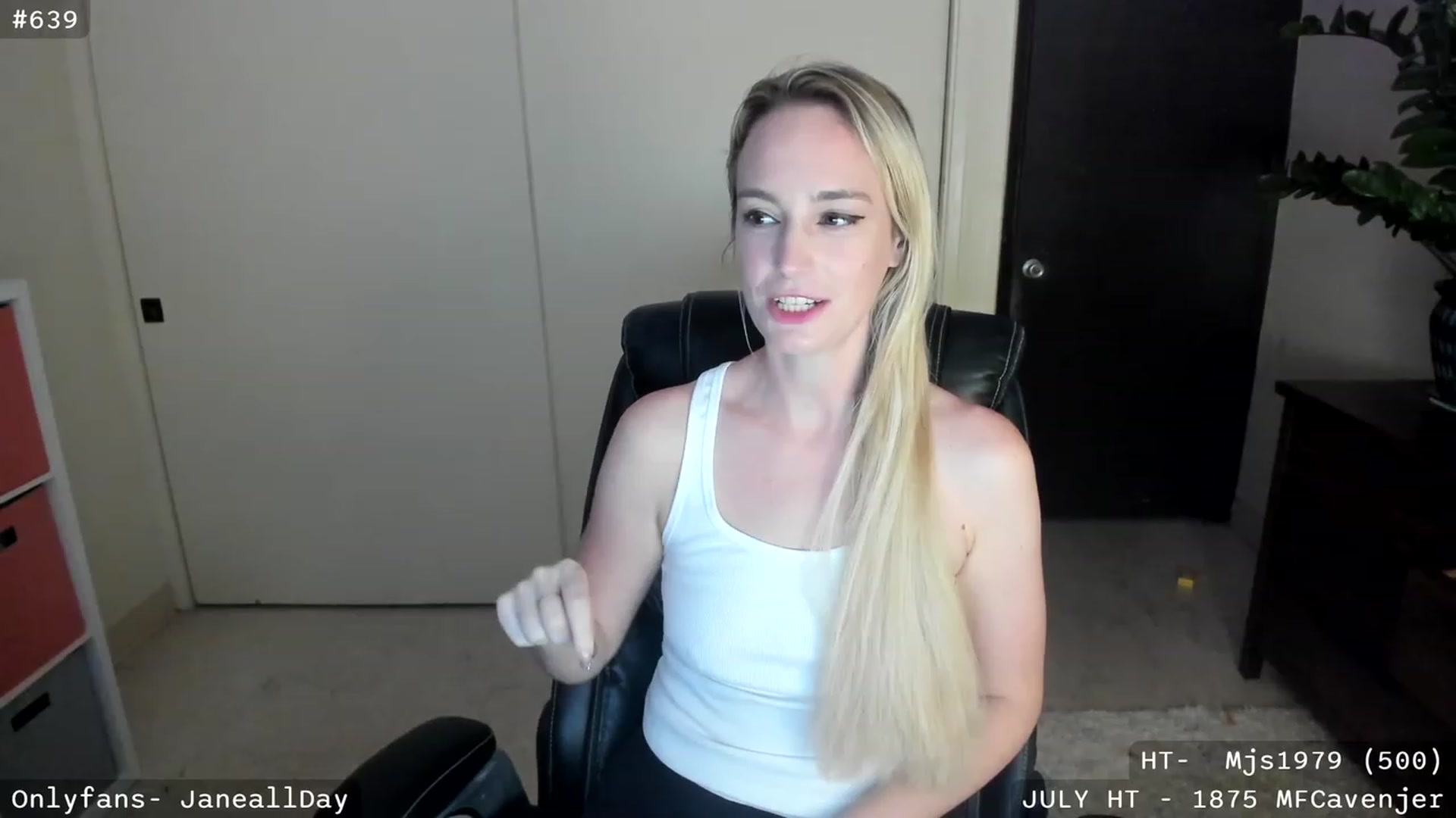 Gallery image thumbnail from JaneAllDay's myfreecams stream on, 07/04/2023, 05:06 image 17 of 20