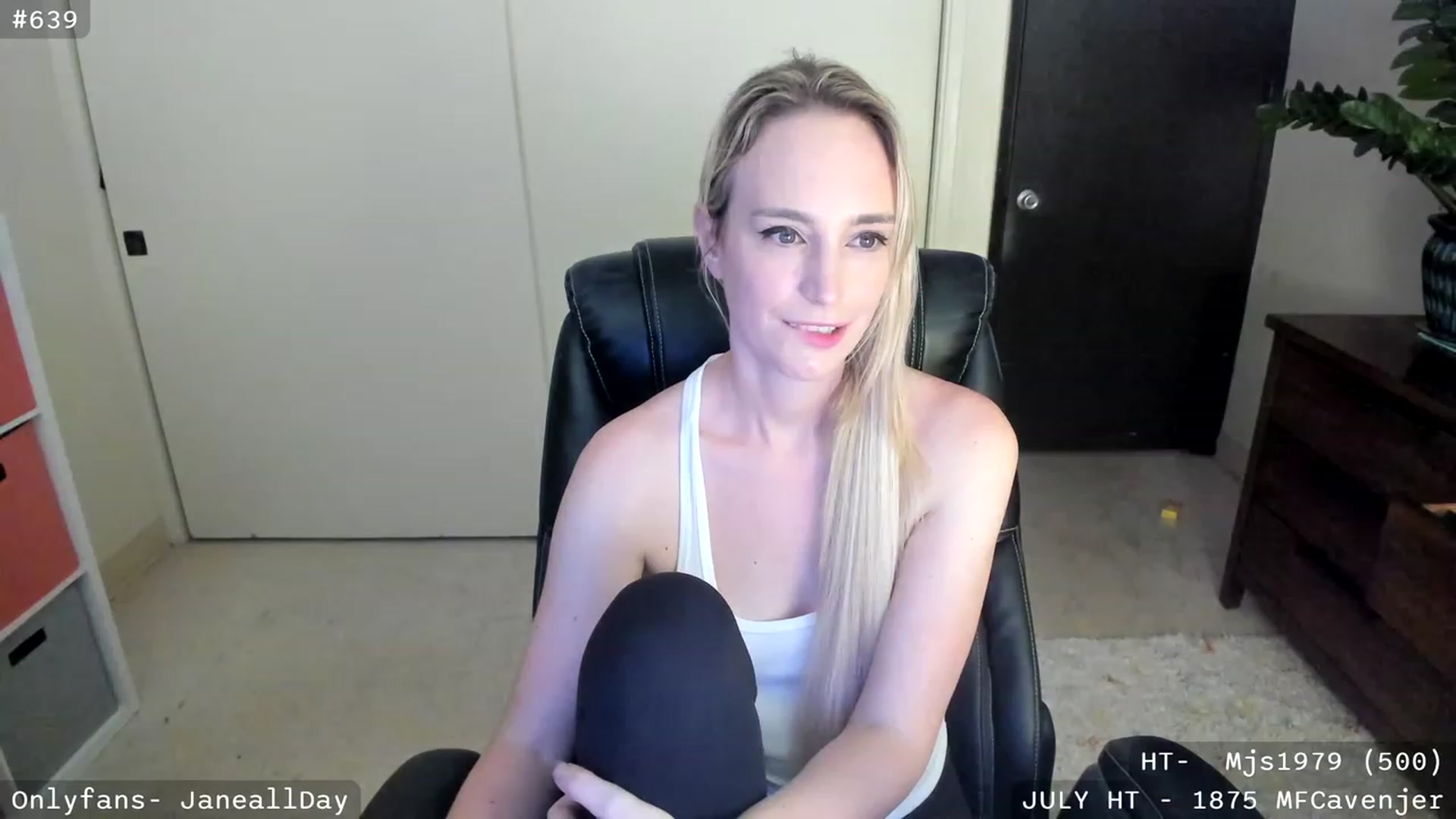 Gallery image thumbnail from JaneAllDay's myfreecams stream on, 07/04/2023, 05:06 image 1 of 20
