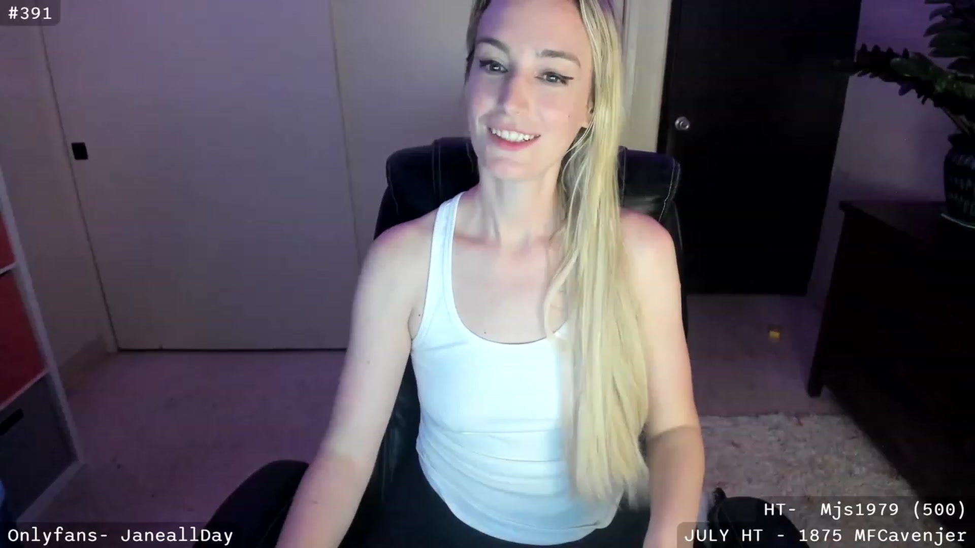 Gallery image thumbnail from JaneAllDay's myfreecams stream on, 07/04/2023, 08:19 image 4 of 20