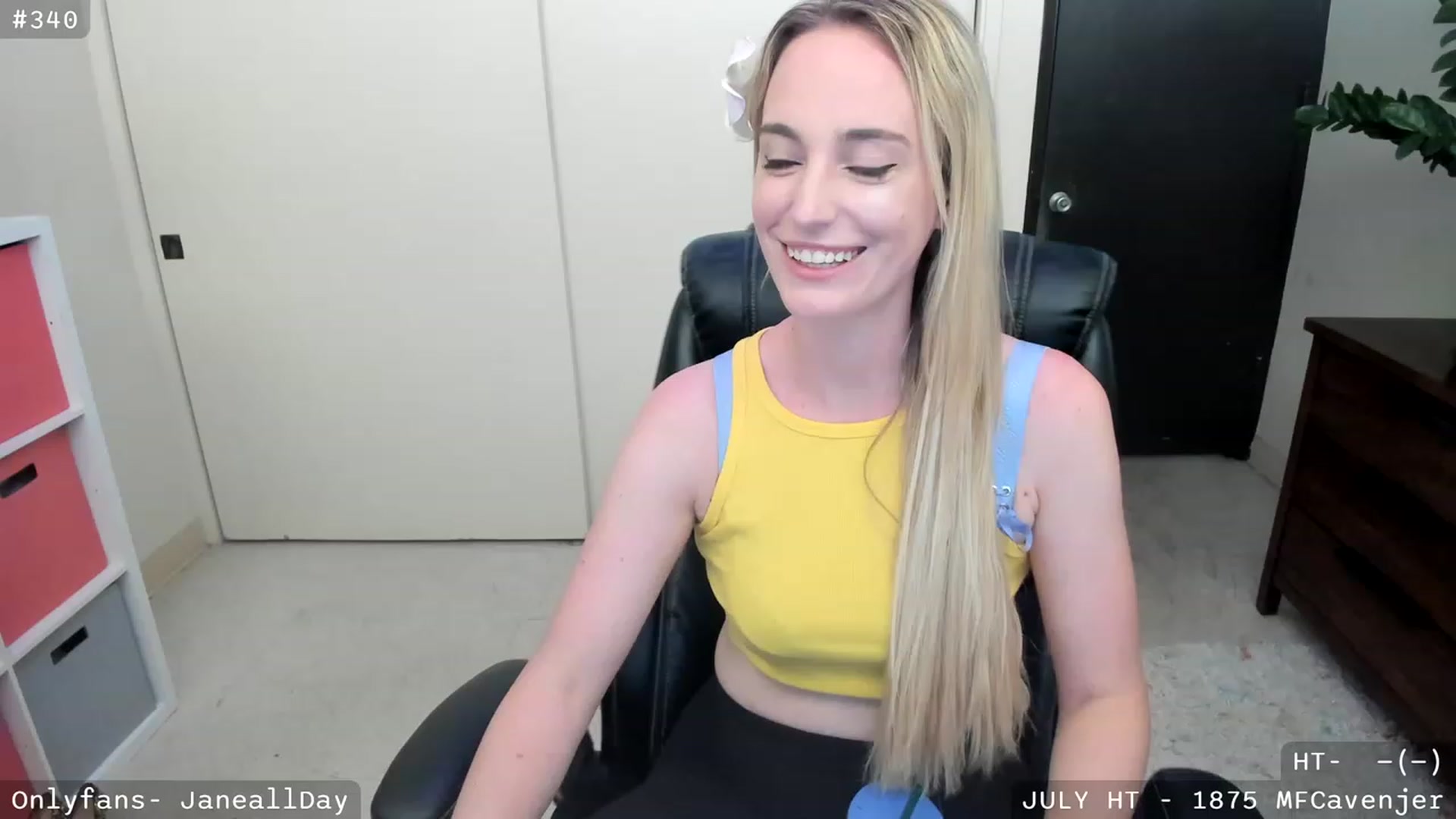 Gallery image thumbnail from JaneAllDay's myfreecams stream on, 07/07/2023, 04:06 image 1 of 20