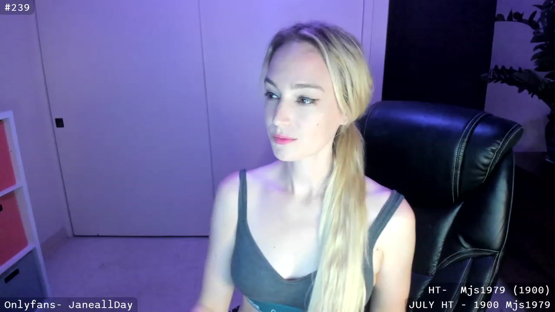 Gallery image thumbnail from JaneAllDay's myfreecams stream on, 07/08/2023, 06:56 image 16 of 20