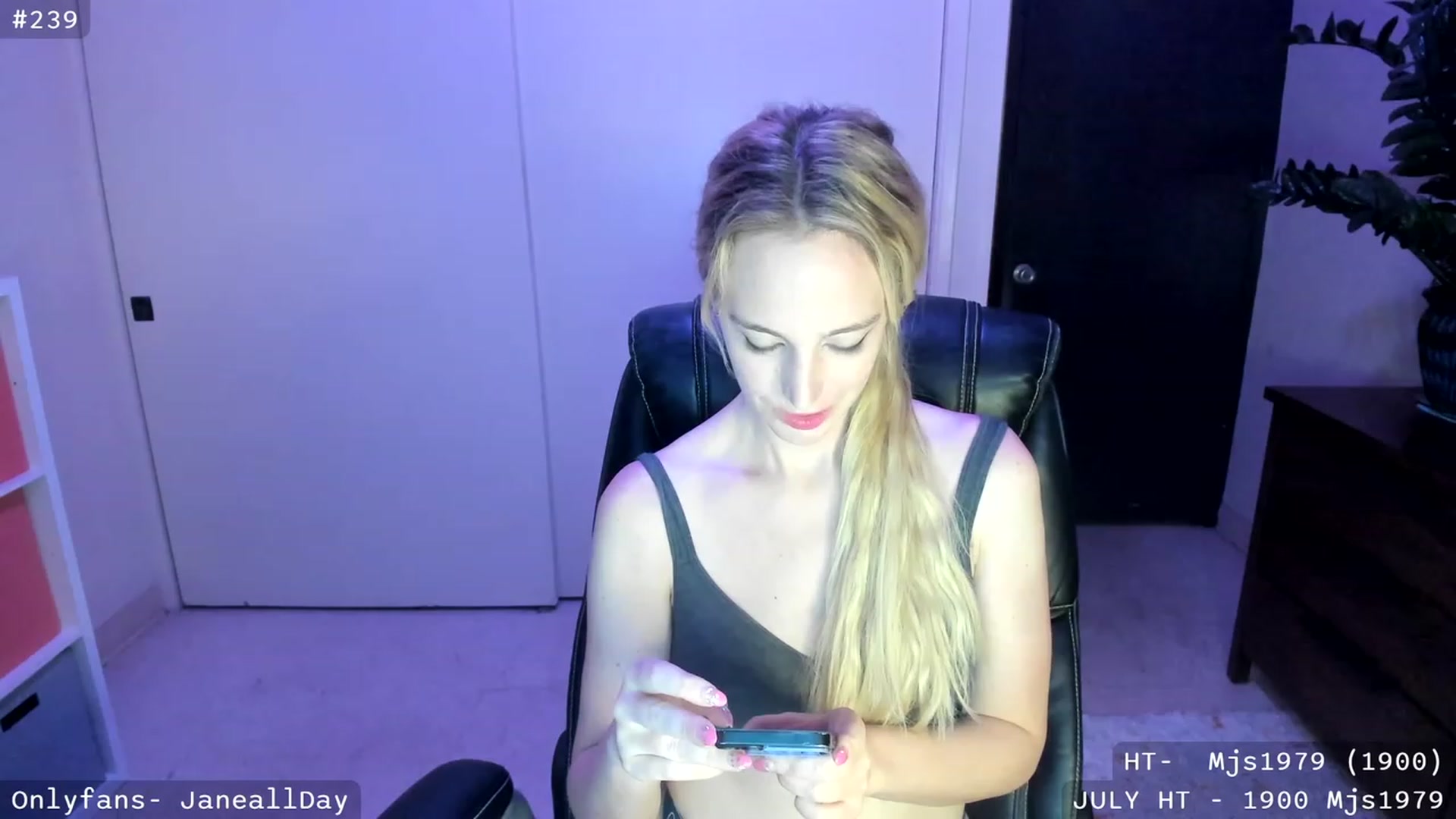 Gallery image thumbnail from JaneAllDay's myfreecams stream on, 07/08/2023, 06:56 image 17 of 20