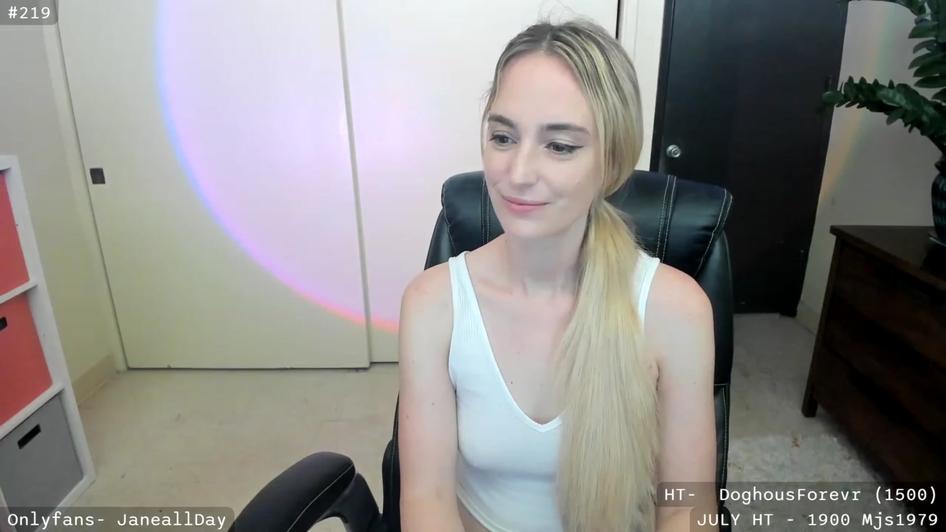 Gallery image thumbnail from JaneAllDay's myfreecams stream on, 07/14/2023, 03:27 image 5 of 20
