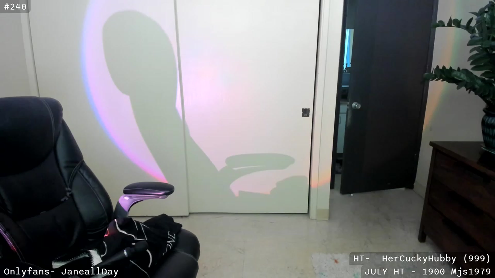 Gallery image thumbnail from JaneAllDay's myfreecams stream on, 07/14/2023, 03:27 image 1 of 20
