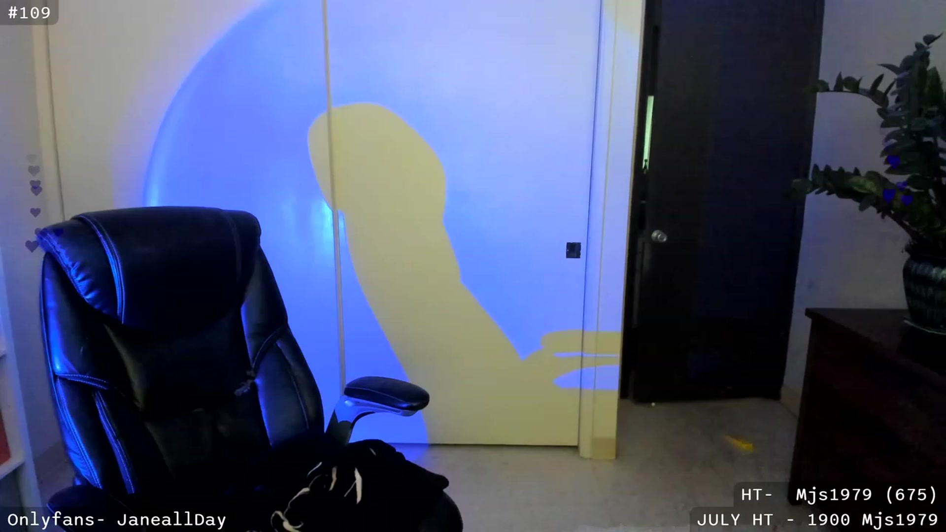 Gallery image thumbnail from JaneAllDay's myfreecams stream on, 07/19/2023, 05:07 image 16 of 20