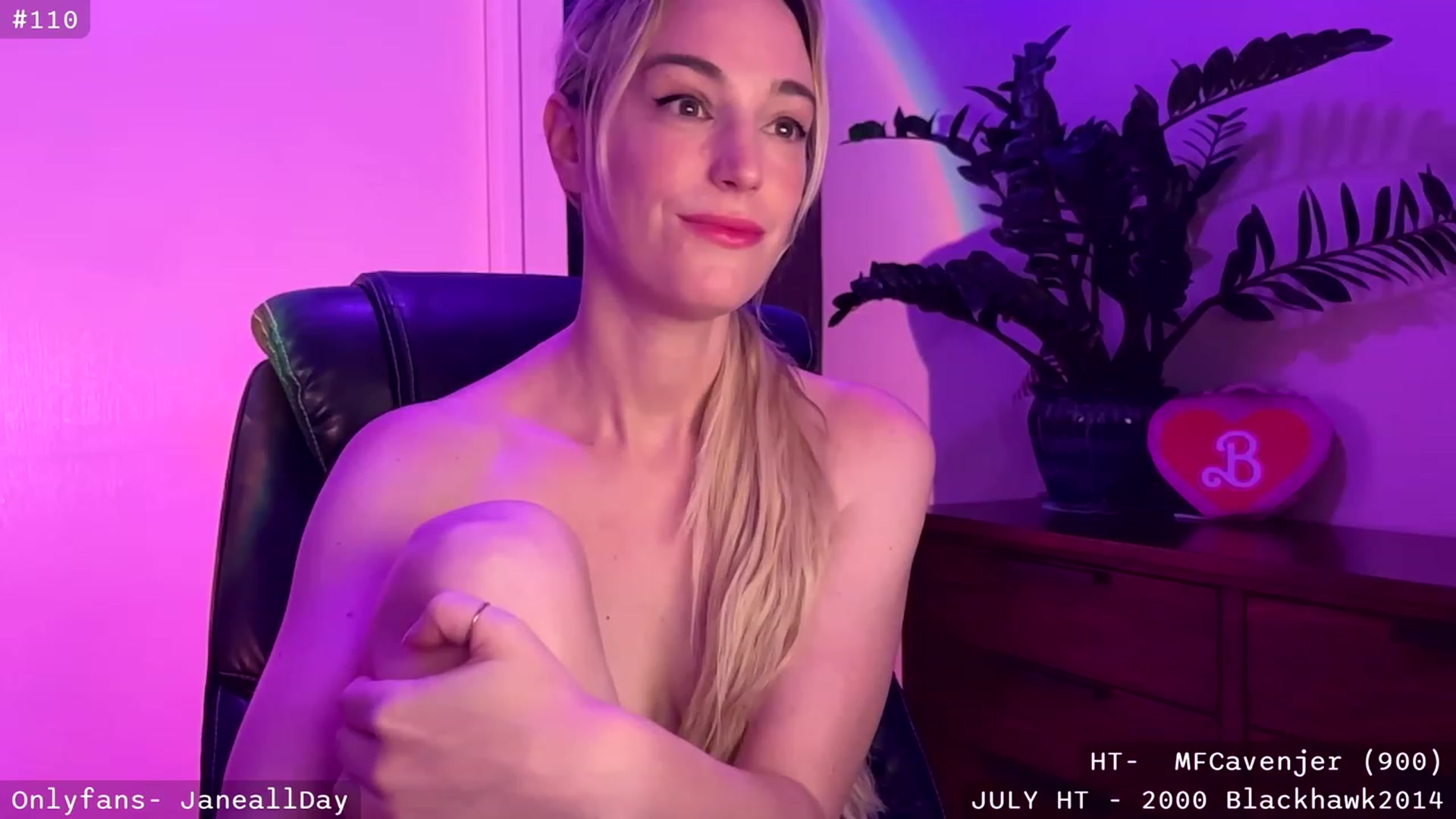 Gallery image thumbnail from JaneAllDay's myfreecams stream on, 07/25/2023, 07:12 image 8 of 20