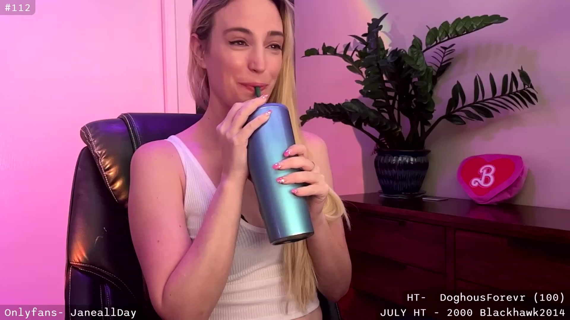 Gallery image thumbnail from JaneAllDay's myfreecams stream on, 07/26/2023, 04:48 image 5 of 20
