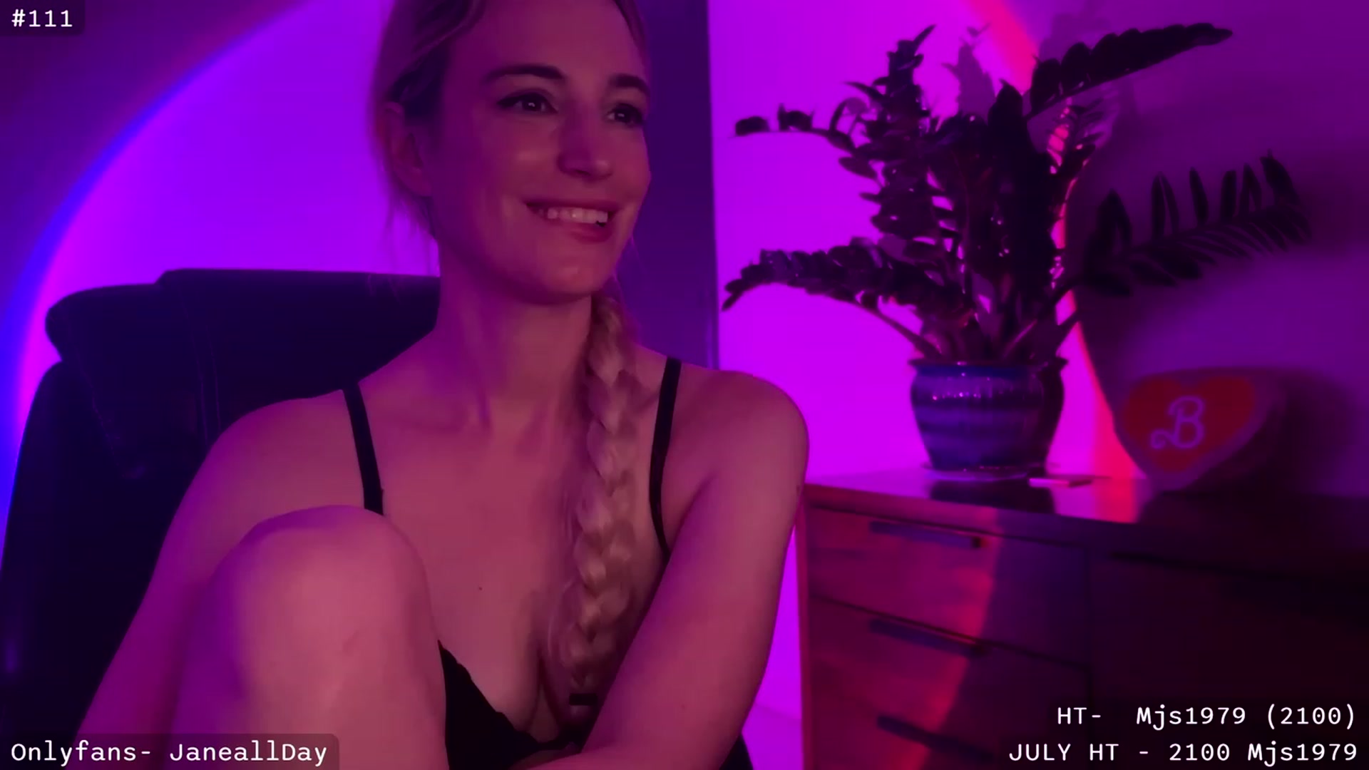Gallery image thumbnail from JaneAllDay's myfreecams stream on, 07/27/2023, 07:25 image 9 of 20