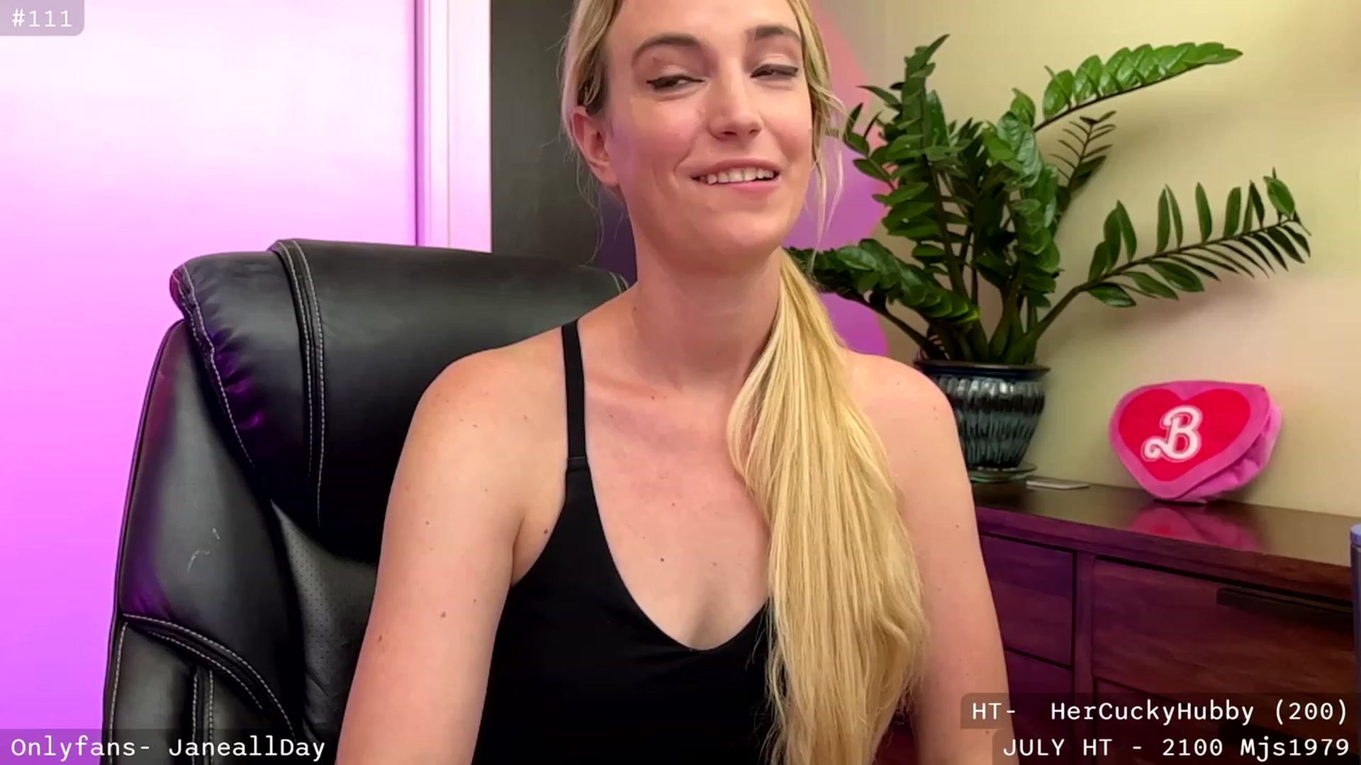 Gallery image thumbnail from JaneAllDay's myfreecams stream on, 07/28/2023, 01:30 image 6 of 20