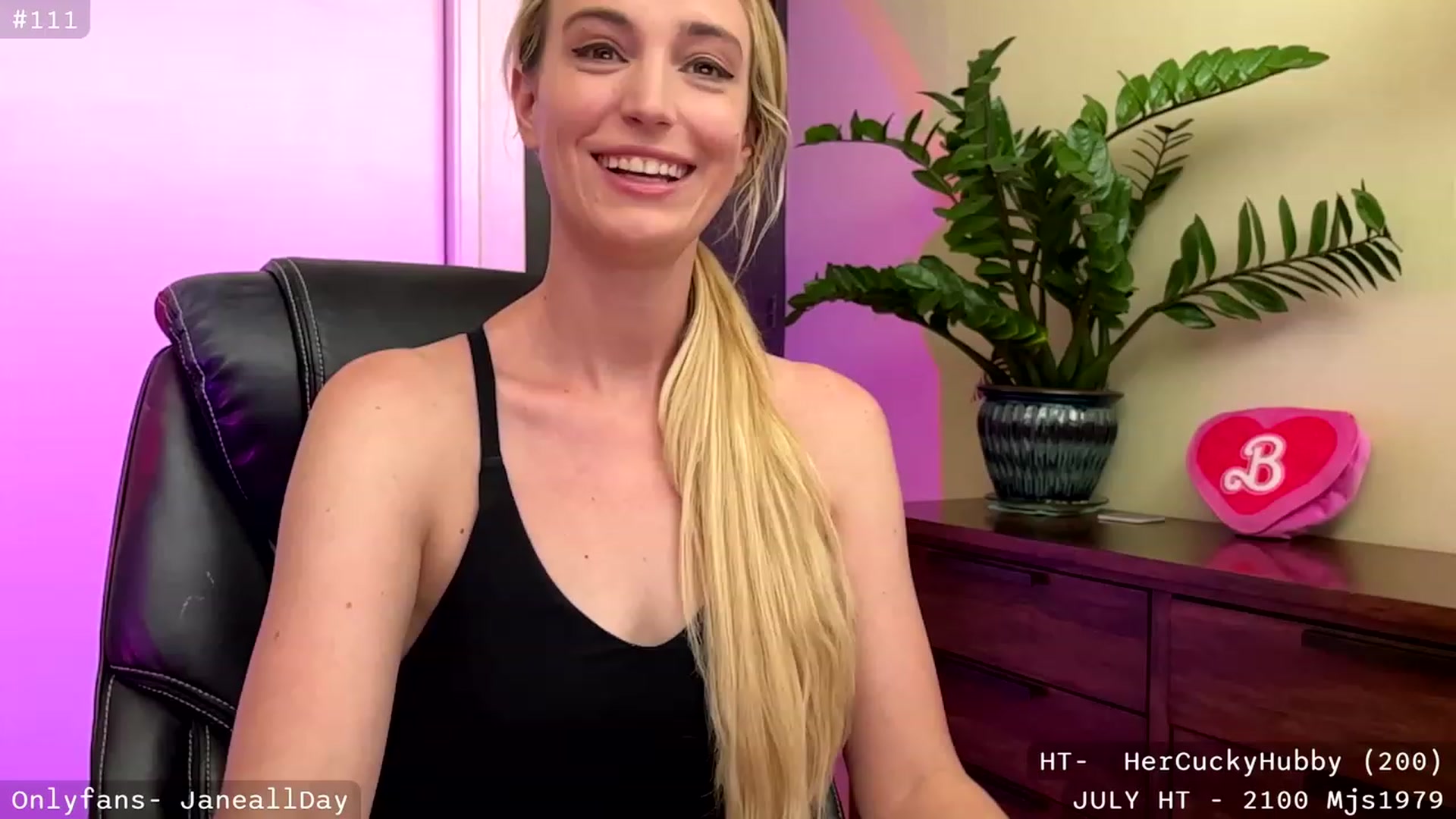 Gallery image thumbnail from JaneAllDay's myfreecams stream on, 07/28/2023, 01:30 image 5 of 20