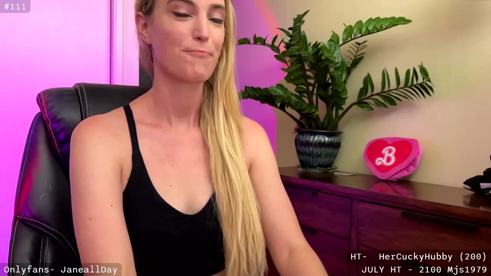Gallery image thumbnail from JaneAllDay's myfreecams stream on, 07/28/2023, 02:21 image 2 of 20