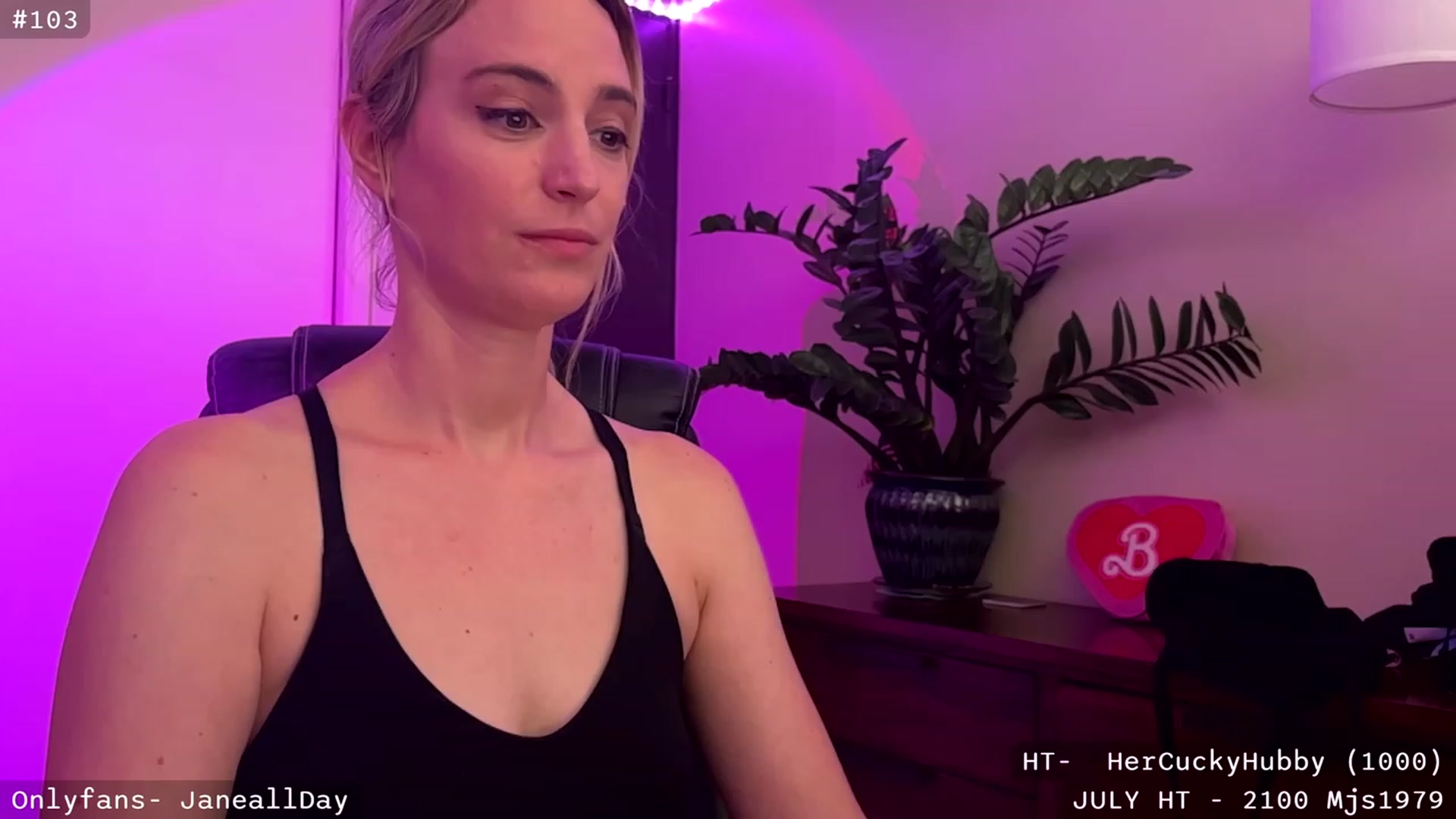Gallery image thumbnail from JaneAllDay's myfreecams stream on, 07/28/2023, 04:28 image 15 of 20