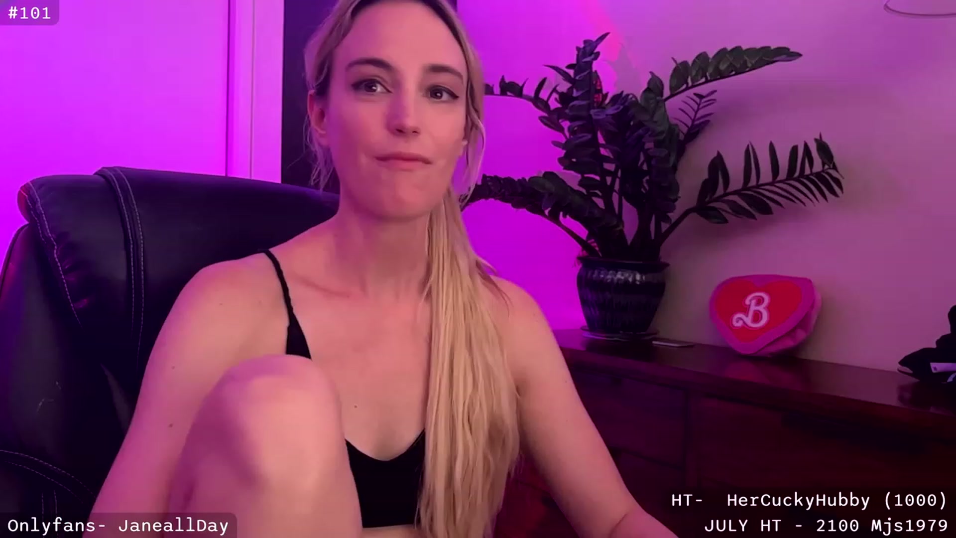 Gallery image thumbnail from JaneAllDay's myfreecams stream on, 07/28/2023, 04:28 image 20 of 20